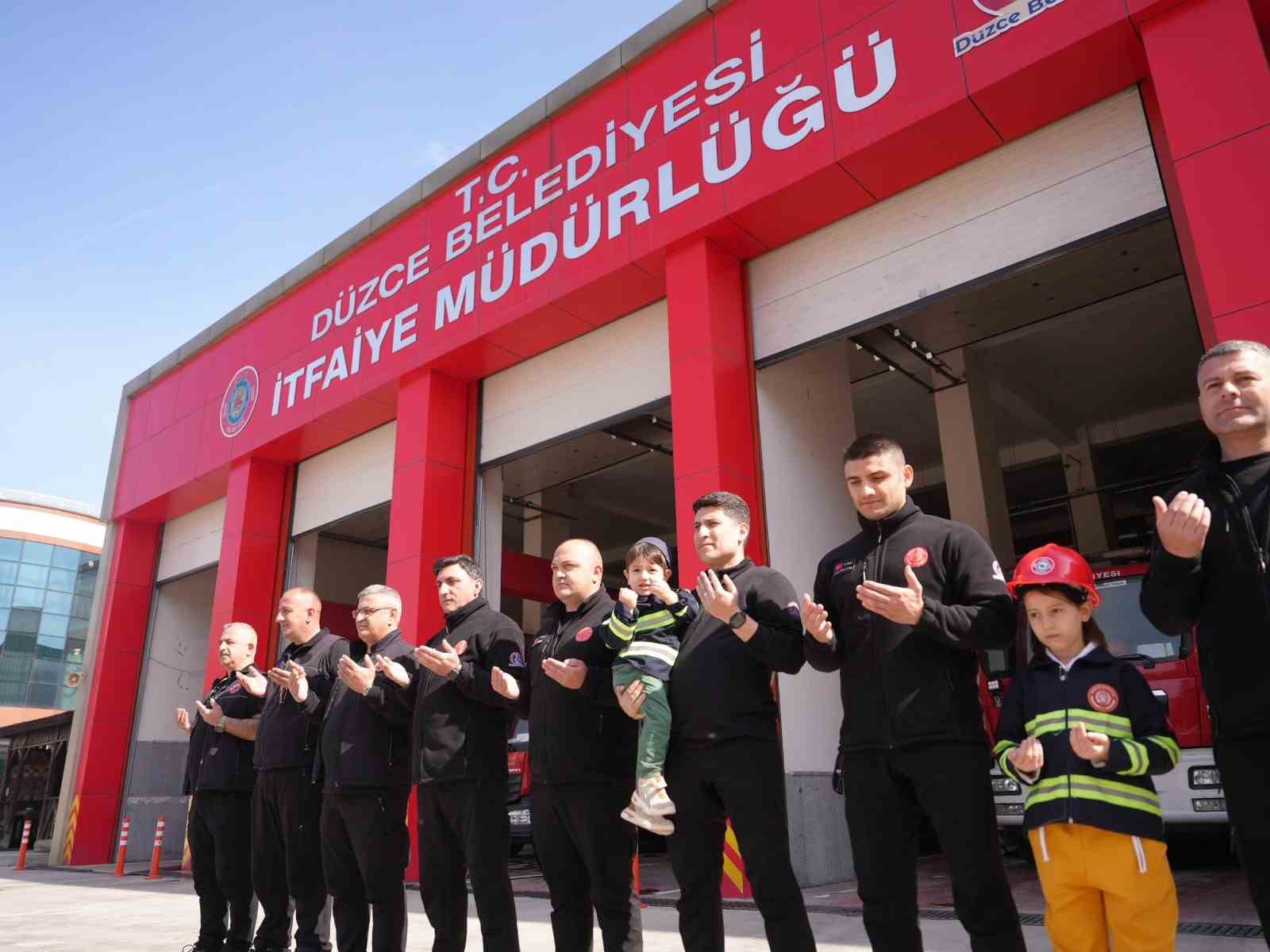 &Ccedil;ocukların itfaiyeci olma hayalleri ger&ccedil;ek oldu
