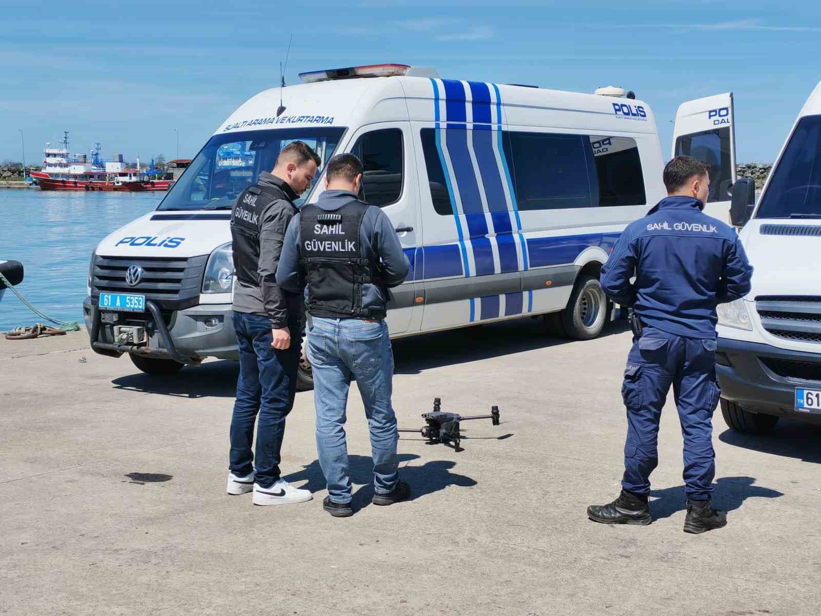 Araklı&rsquo;da kayıp gen&ccedil; i&ccedil;in denizde arama &ccedil;alışmaları yoğunlaştırıldı
