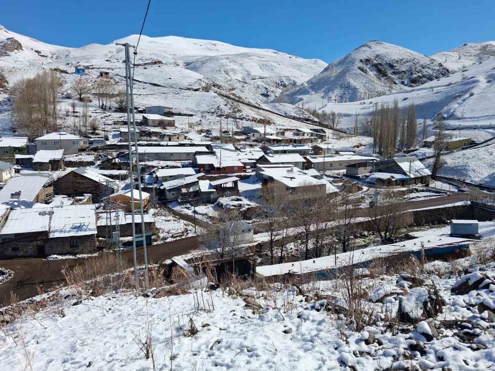 D&uuml;mb&uuml;ll&uuml; Deresi&rsquo;nde Nisan karı s&uuml;rprizi
