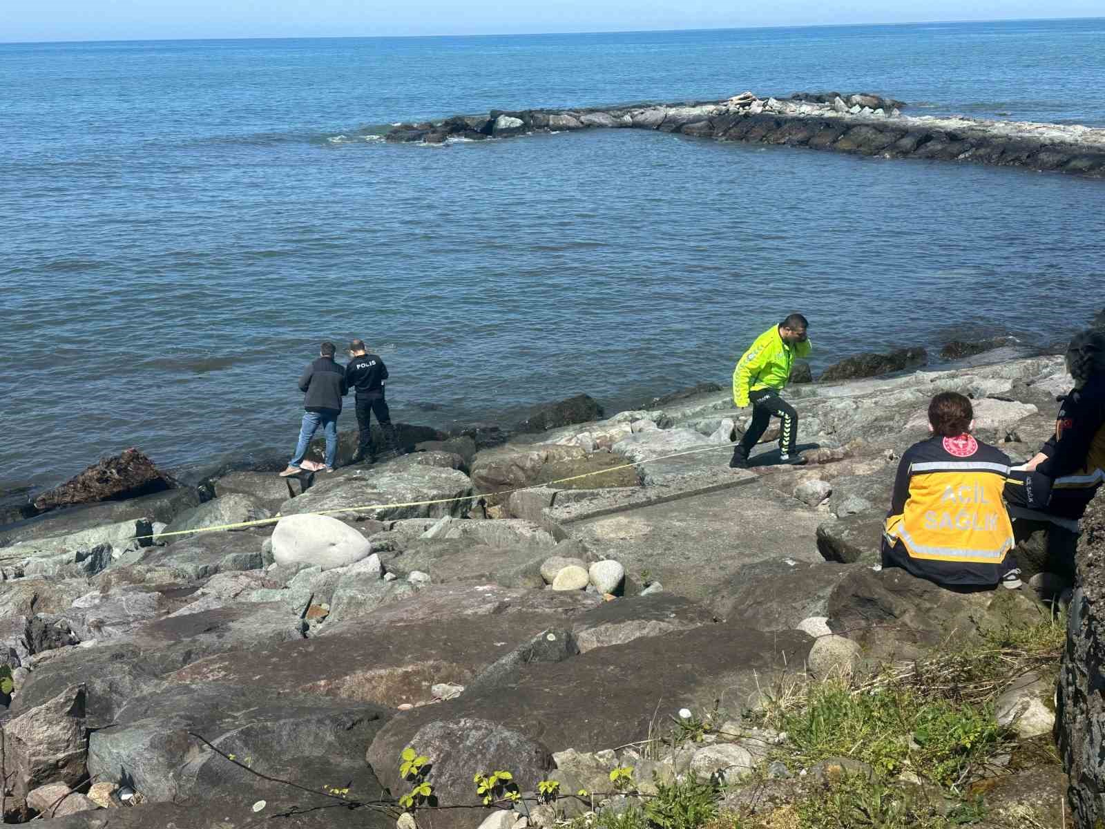 Rize’de kıyıya vuran erkek cesedi bulundu