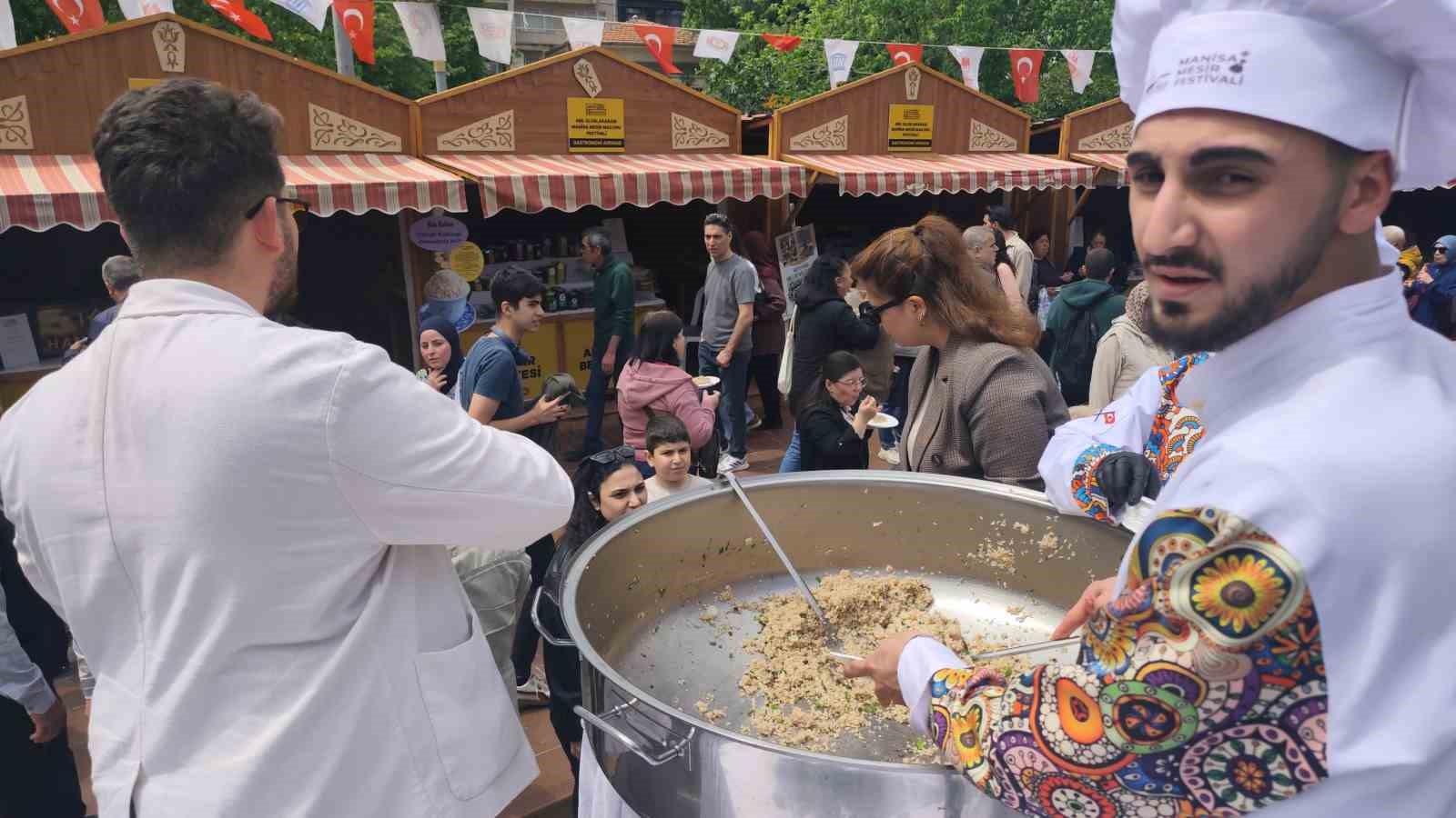 Manisa&rsquo;da 2 ton bahar pilavı dağıtıldı
