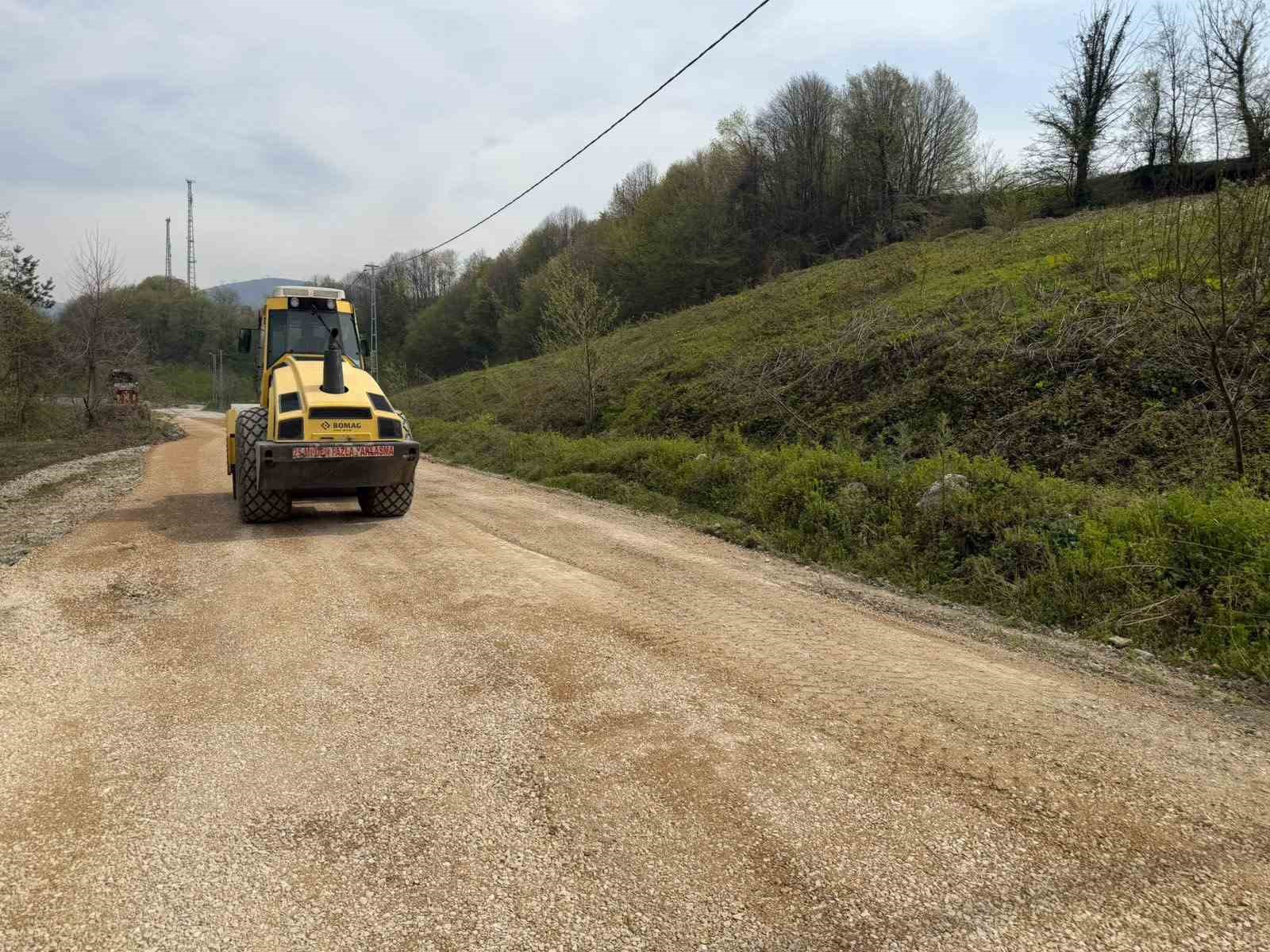 D&uuml;zce&rsquo;de k&ouml;y yollarında &ccedil;alışmalar hız kazandı
