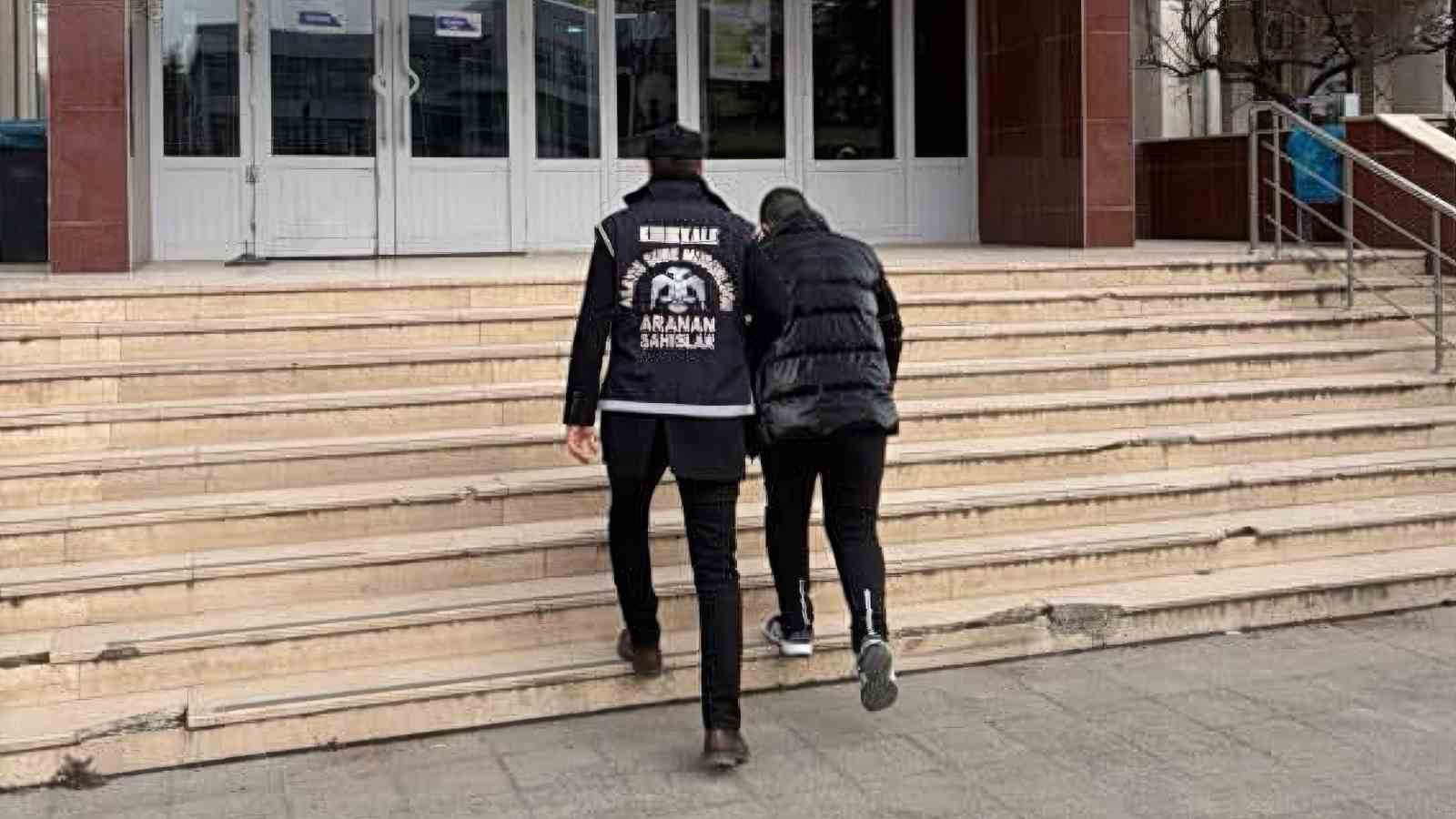 Kırıkkale&rsquo;de aranan 2 h&uuml;k&uuml;ml&uuml; yakalandı
