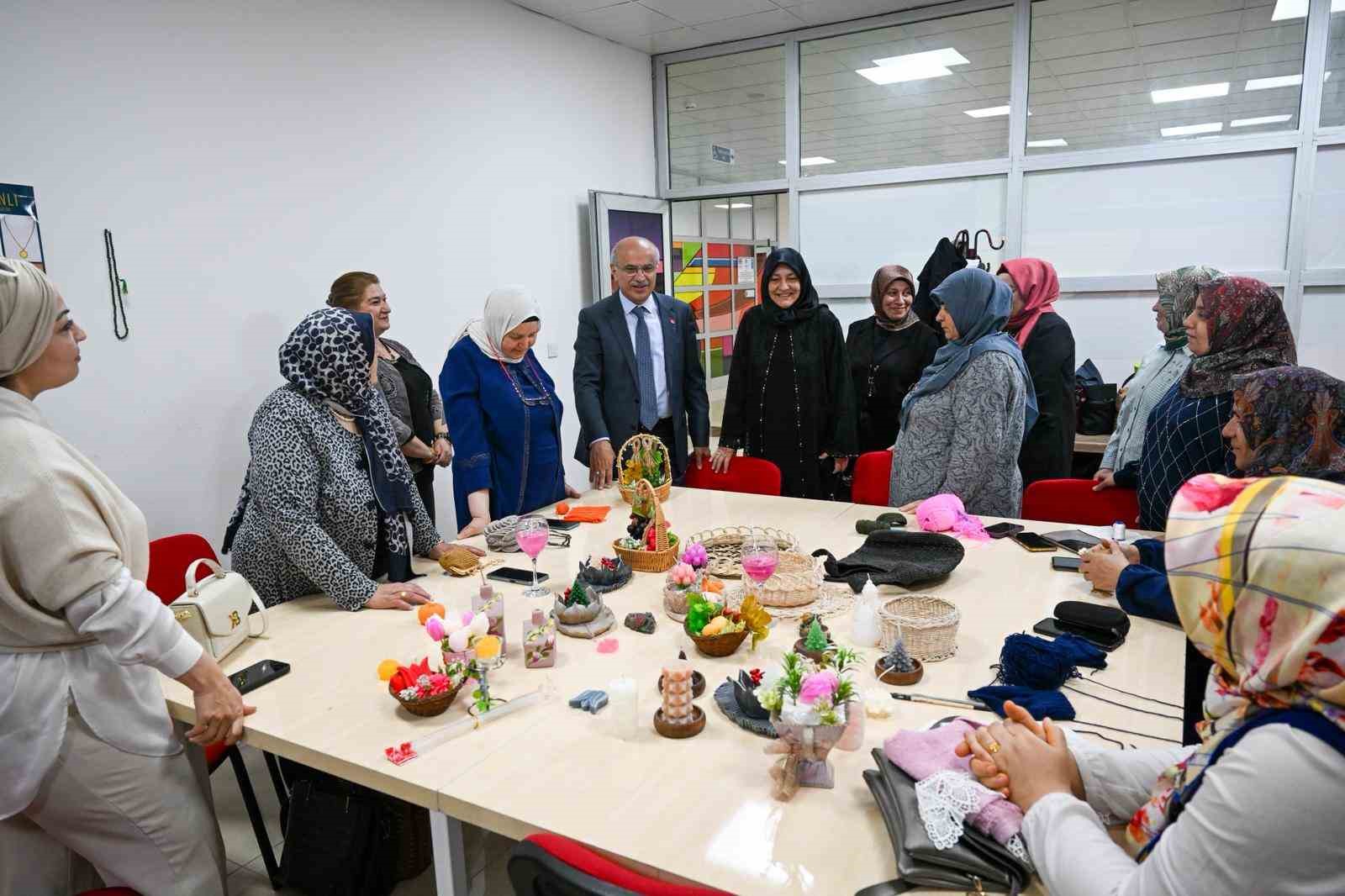 Malatya B&uuml;y&uuml;kşehir Belediyesi&rsquo;nden &uuml;reten kadınlara b&uuml;y&uuml;k destek
