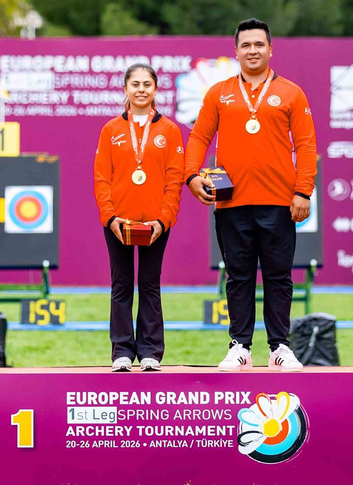 Milli ok&ccedil;ular Hazal ve Emircan&rsquo;dan altın madalya
