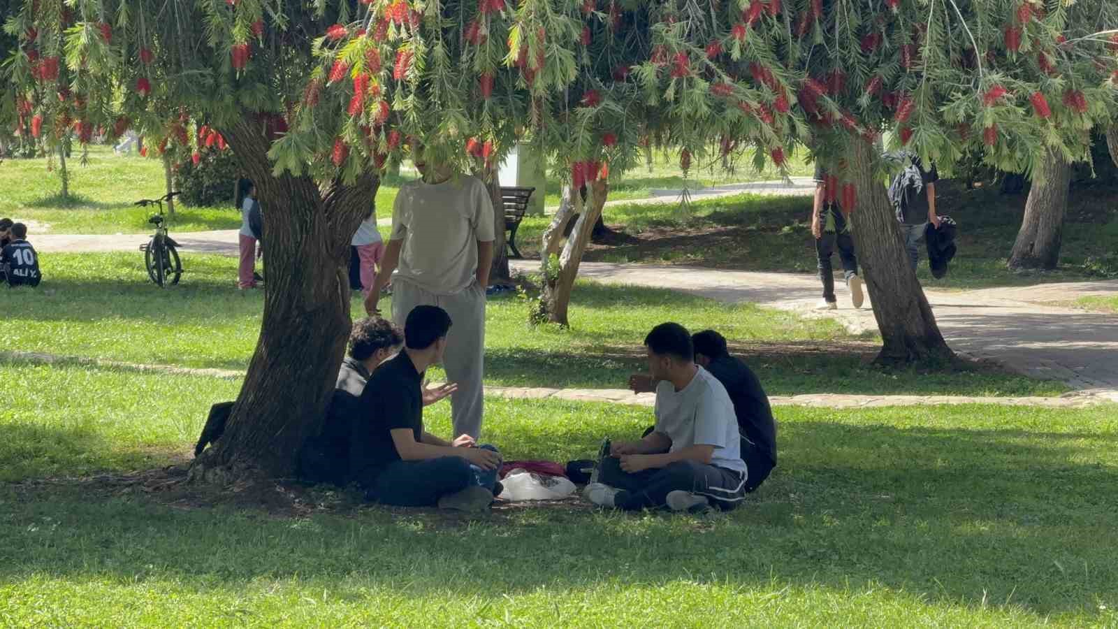 Adana&rsquo;da termometreler 41 dereceyi g&ouml;sterdi
