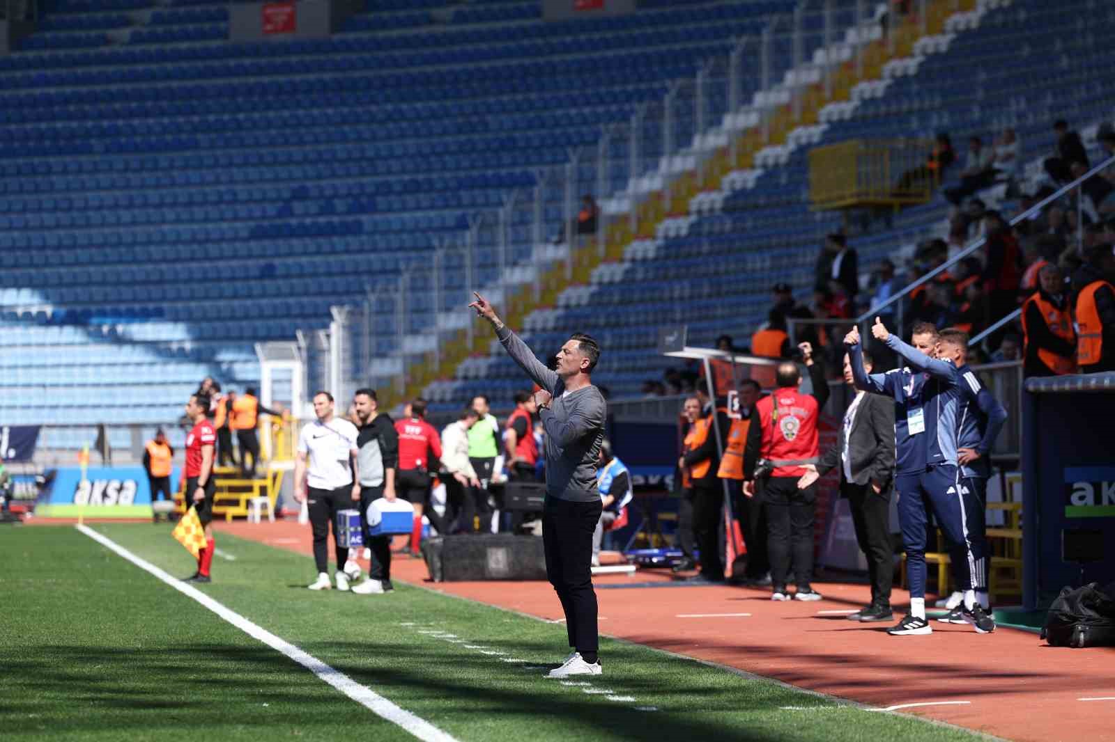 Trendyol S&uuml;per Lig: Ey&uuml;pspor: 0 - Gaziantep FK: 0 (İlk yarı)

