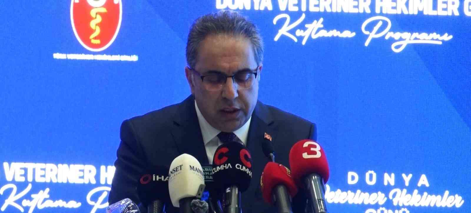 TVHB Başkanı Eroğlu: "Sağlıklı toplum hedefini ger&ccedil;ekleştirmek i&ccedil;in mutlaka veteriner hekimlik hizmetlerine ihtiya&ccedil; var"
