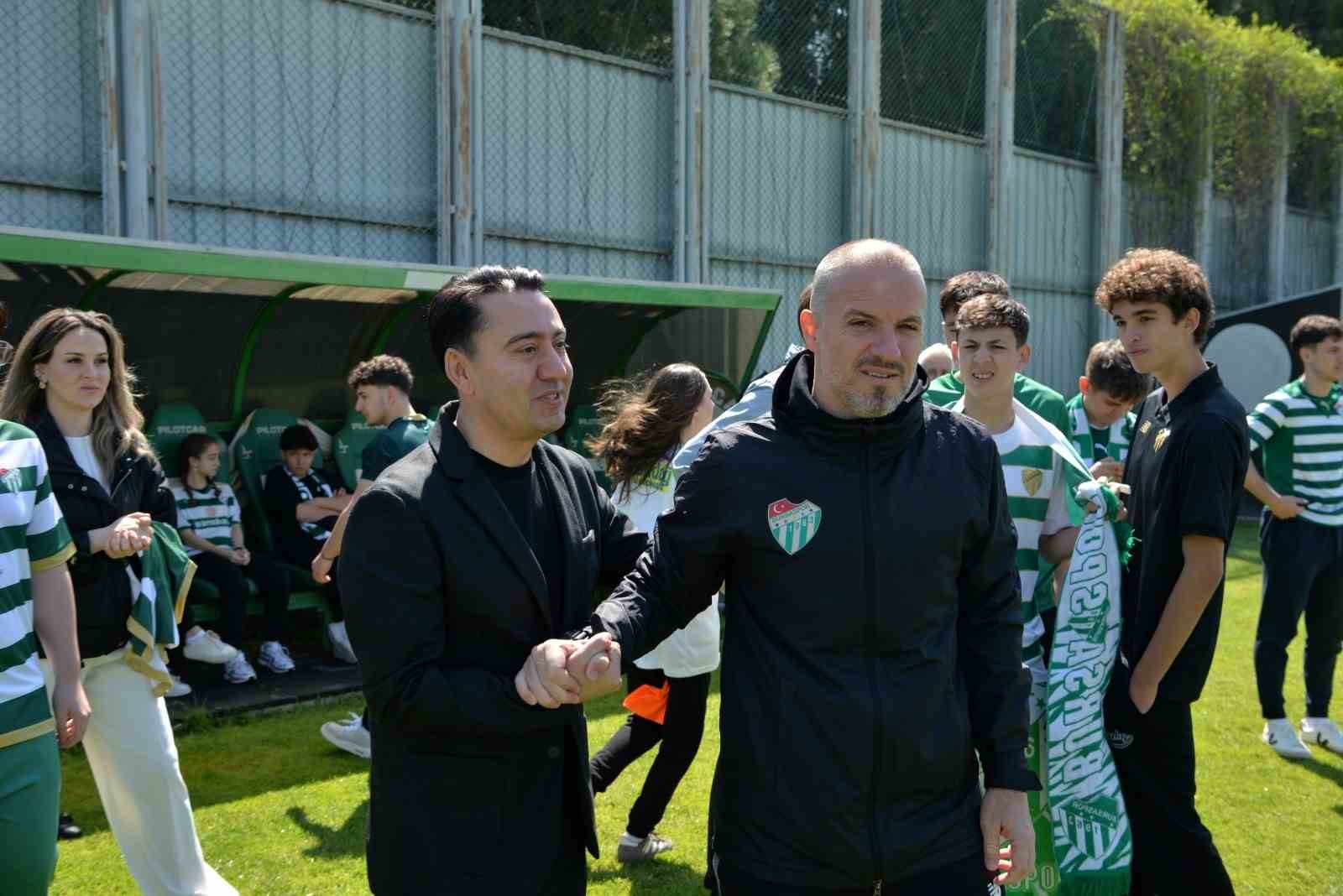 &Ouml;ğrencilerden şampiyonu ziyaret
