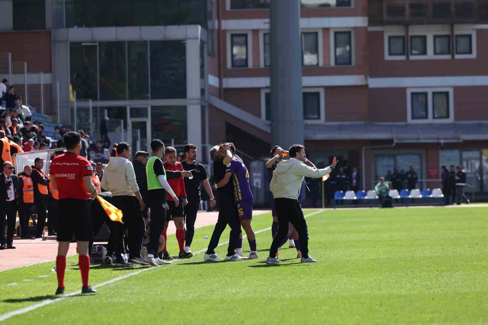 Trendyol S&uuml;per Lig: Ey&uuml;pspor: 3 - Gaziantep FK: 0 (Ma&ccedil; sonucu)
