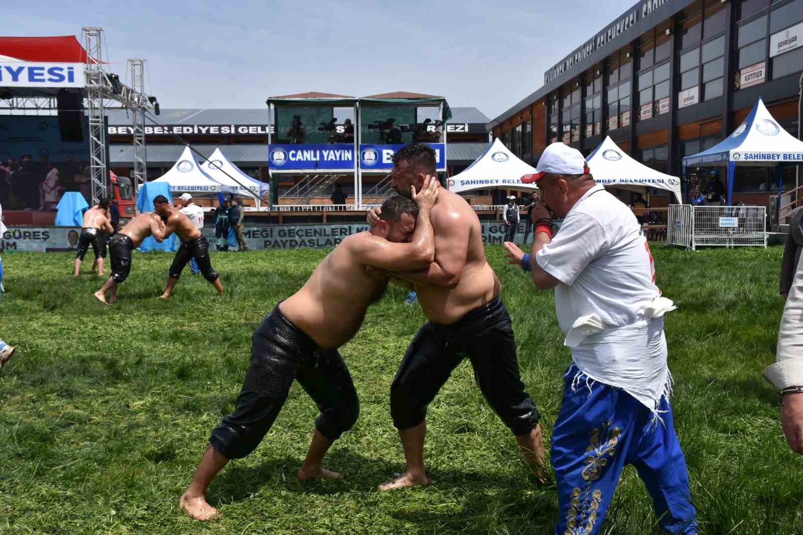 Geleneksel Yağlı G&uuml;reş Ligi, Gaziantep&rsquo;te coşkuyla başladı
