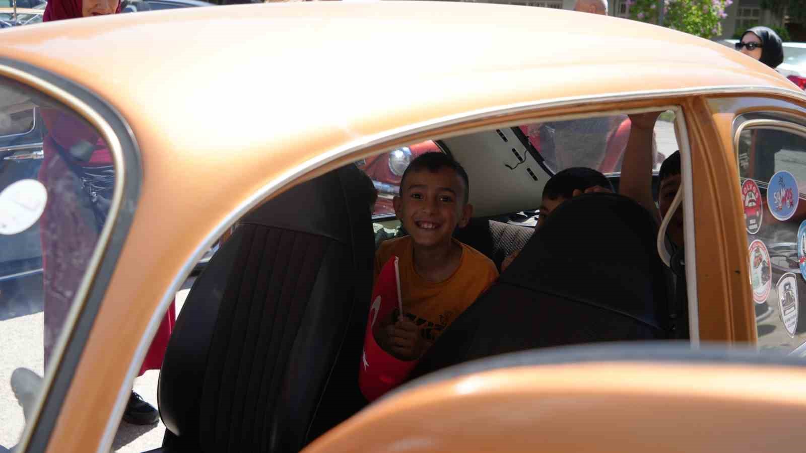 &Ouml;zel &ccedil;ocuklar, tosbağa arabalarla konvoy yaptı
