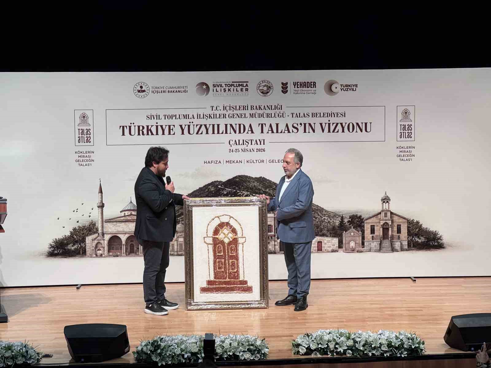 Vali &Ccedil;i&ccedil;ek: "Talas, neresine giderseniz gidin sizinle konuşan bir yer"
