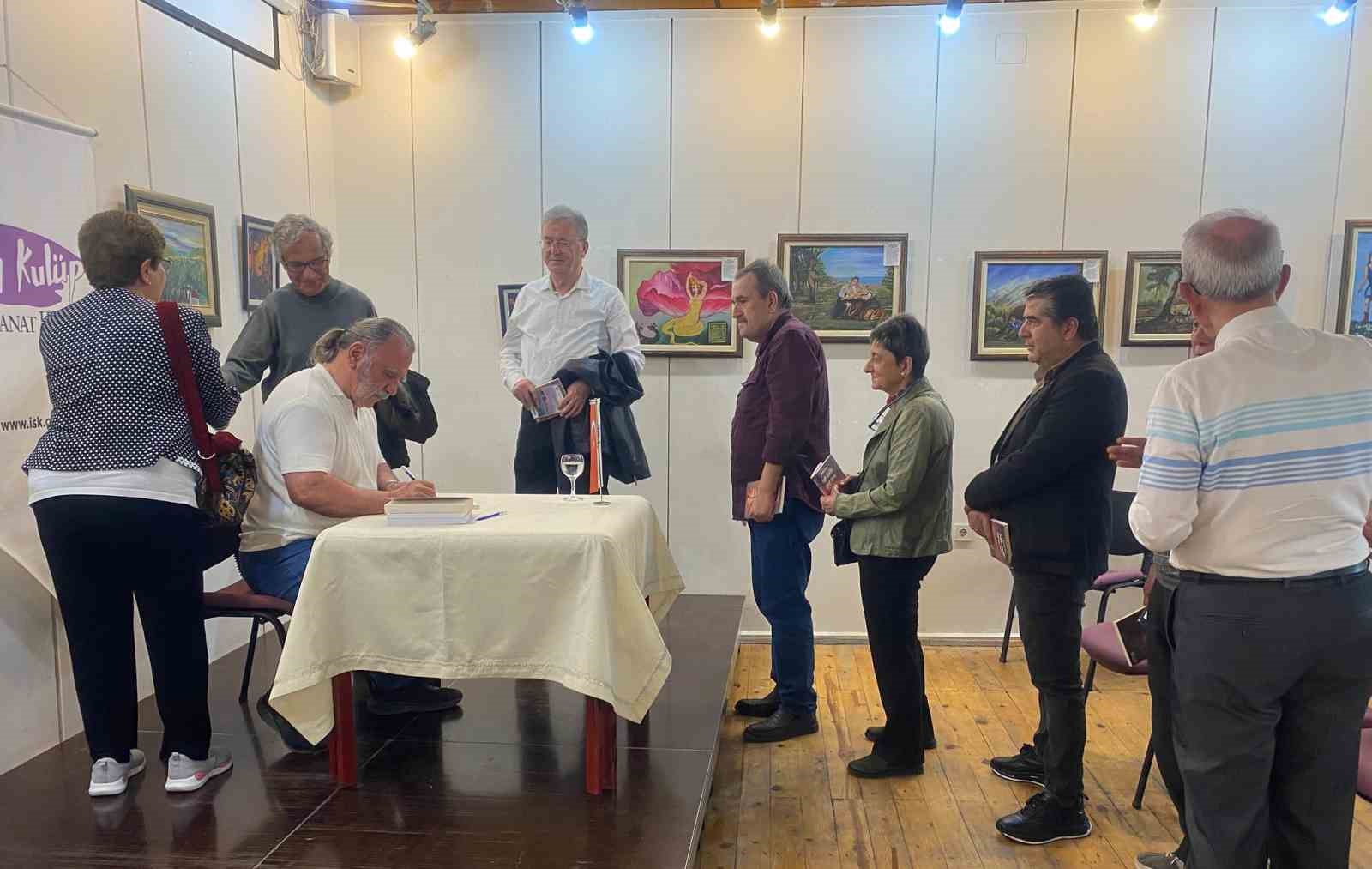 Mersin&rsquo;de edebiyat buluşması: Dr. Nedim İnce okurlarıyla bir araya geldi
