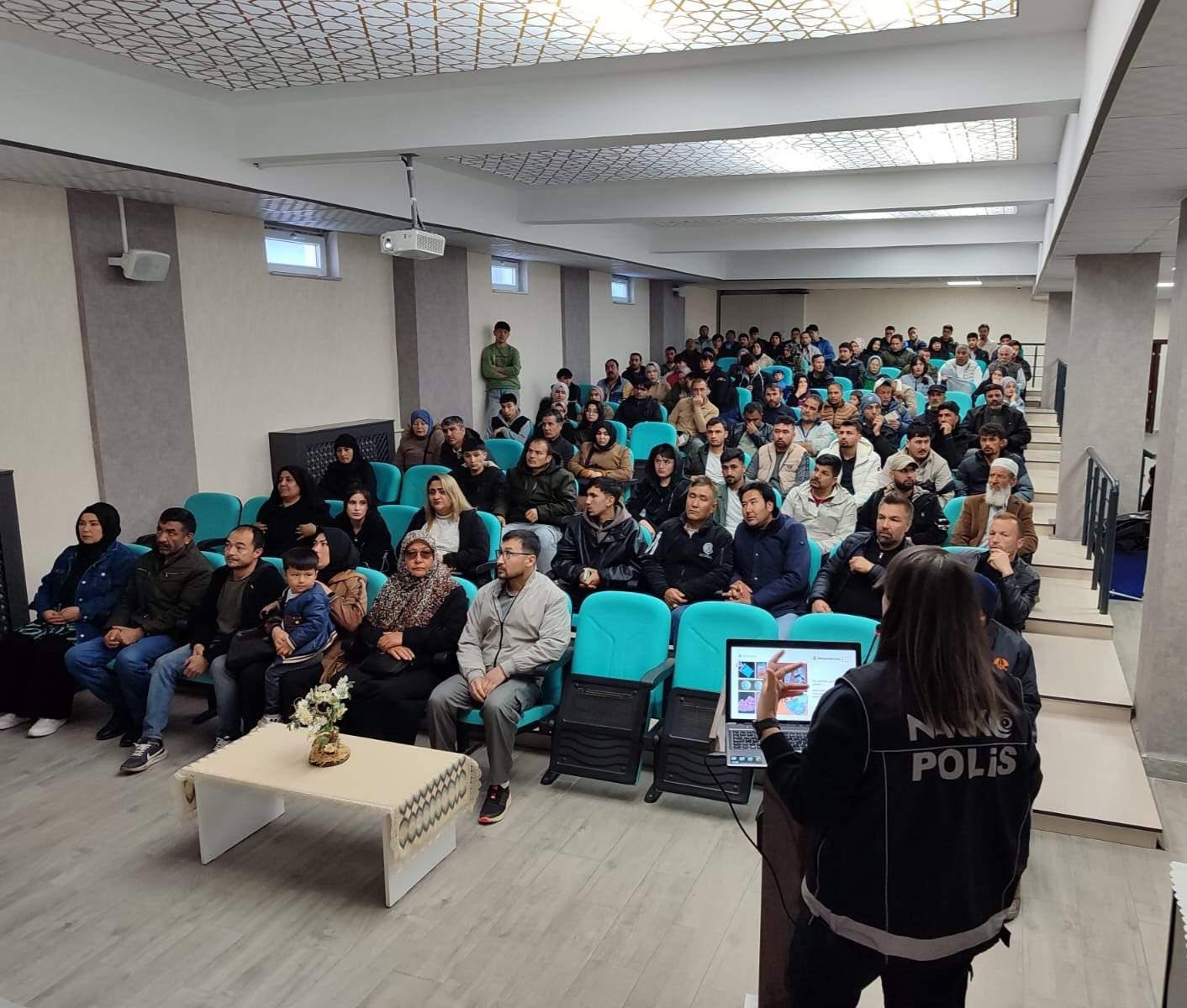 Narkorehber faaliyetleri kapsamında Erzincan&rsquo;da bilgilendirme semineri
