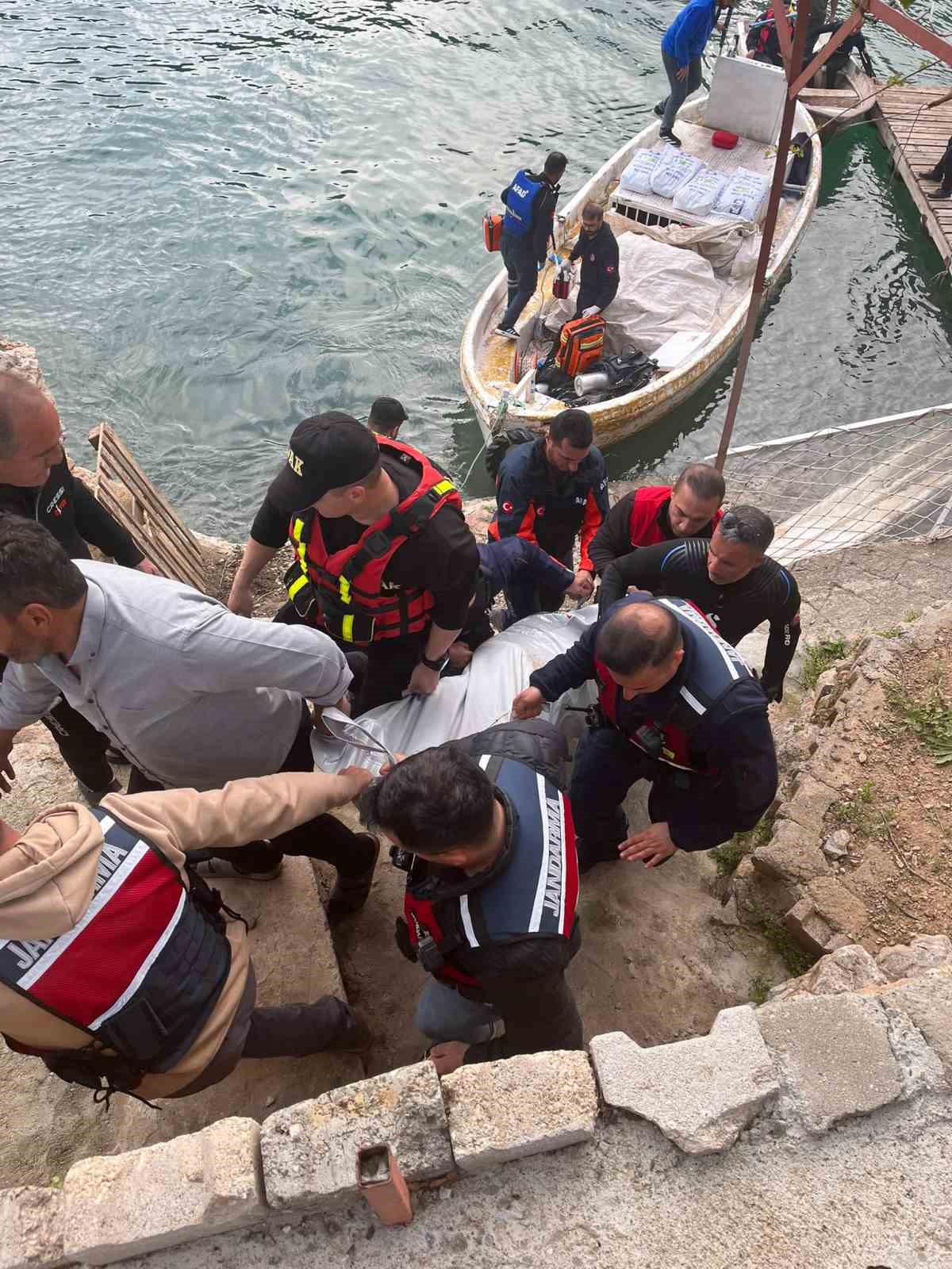 Nehre d&uuml;şen şahsın cansız bedenine ulaşıldı
