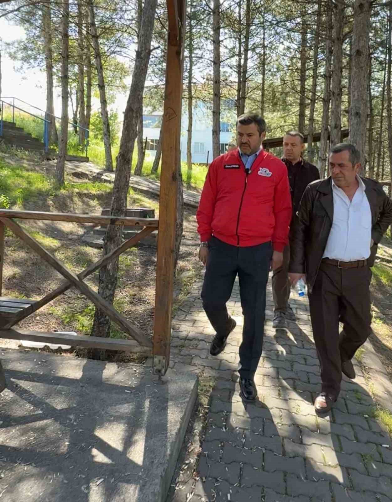 Başkan &Ccedil;etinkaya&rsquo;nın park gezisinde g&ouml;rd&uuml;ğ&uuml; manzara sonrası ilgin&ccedil; tepkisi
