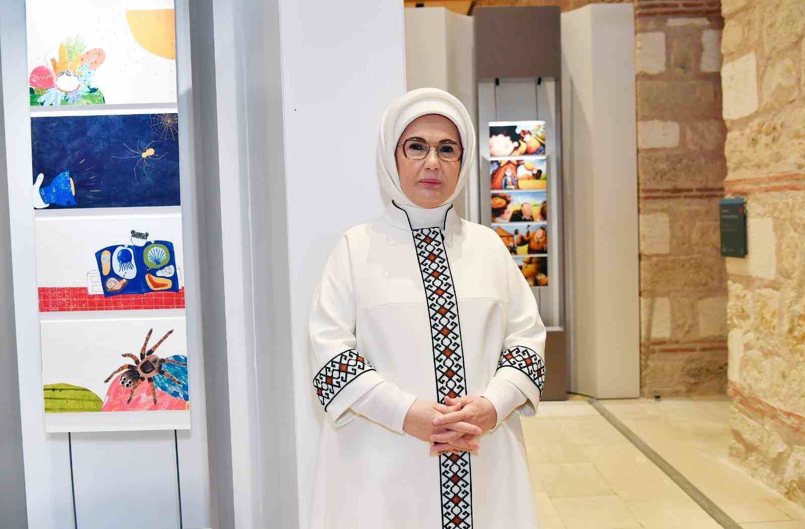 Emine Erdoğan: "Ailelerimiz, mutlaka &ccedil;ocuklarını T&uuml;rk edebiyatına teşvik etmeli"
