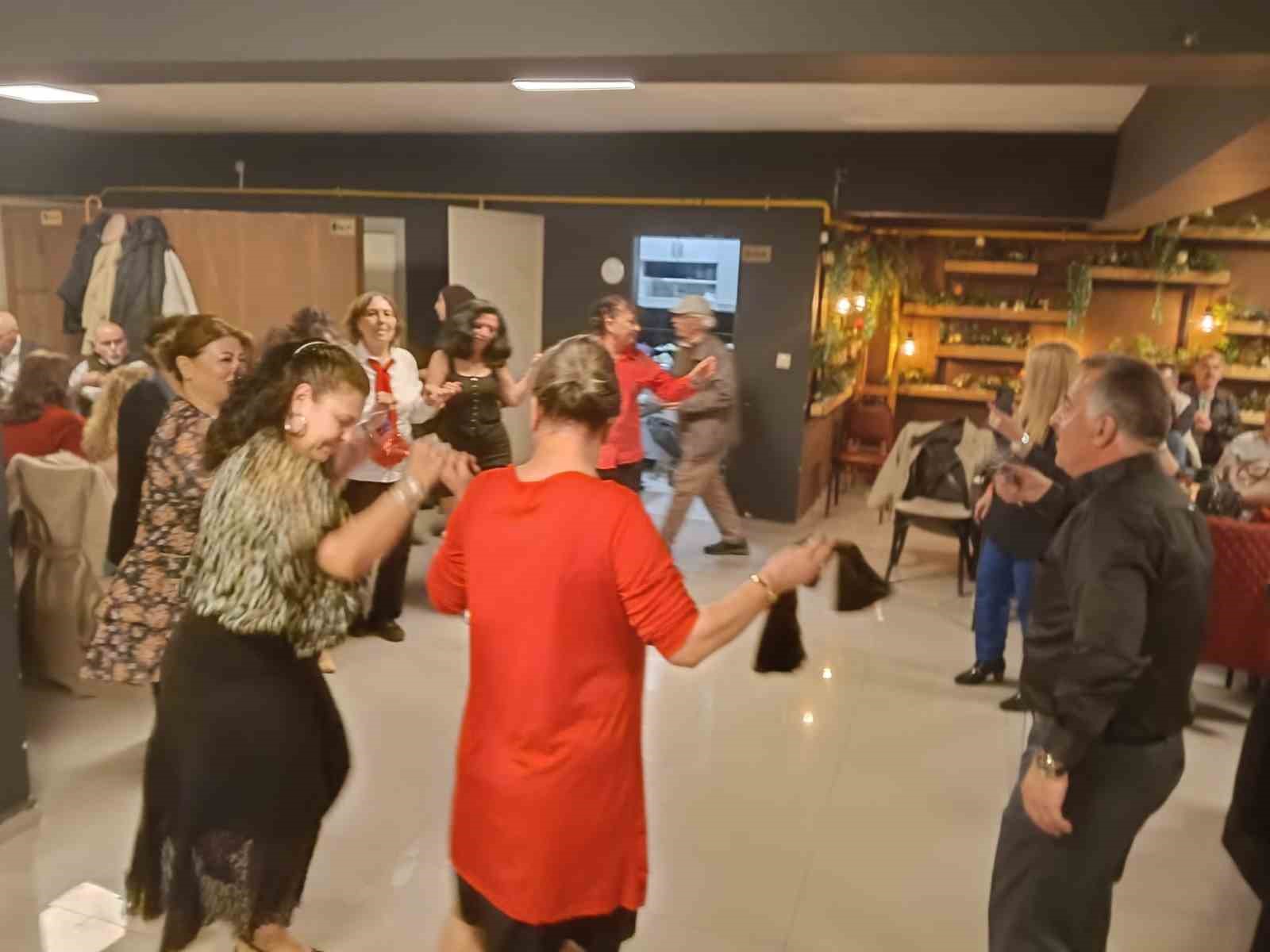 Eskişehir’de kadın zeybeklerin ’Meşk Gecesi’ güzel geçti