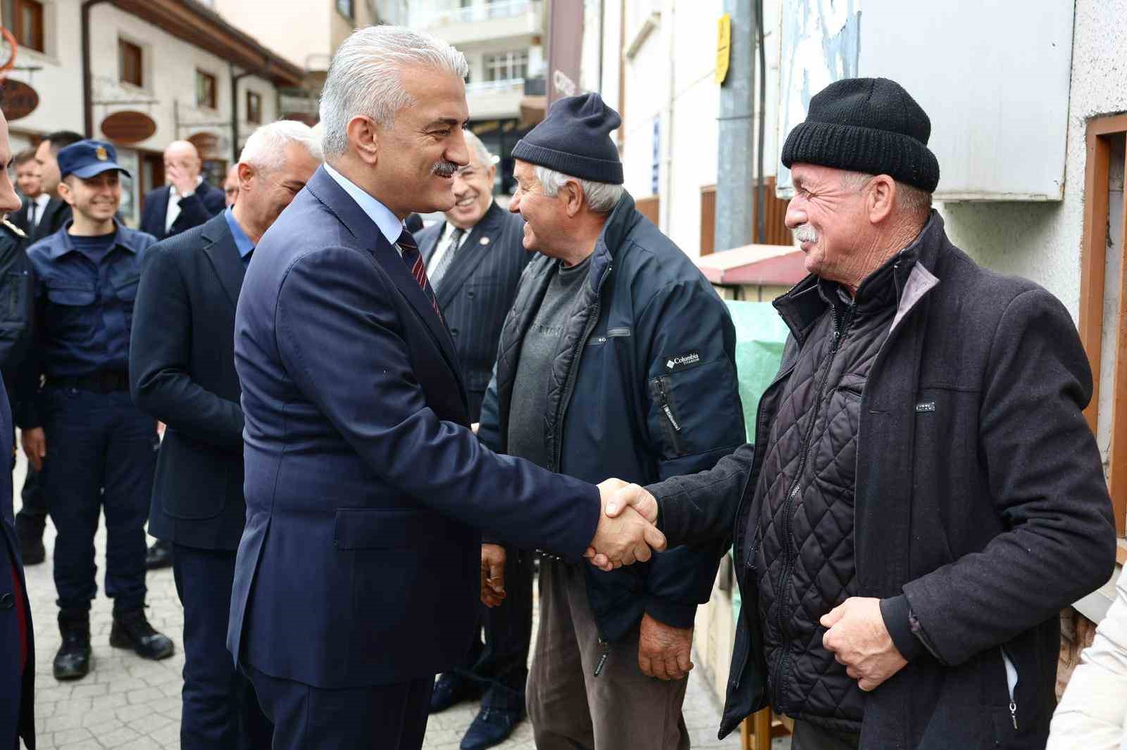 Vali Makas esnaf ile hasbihal etti