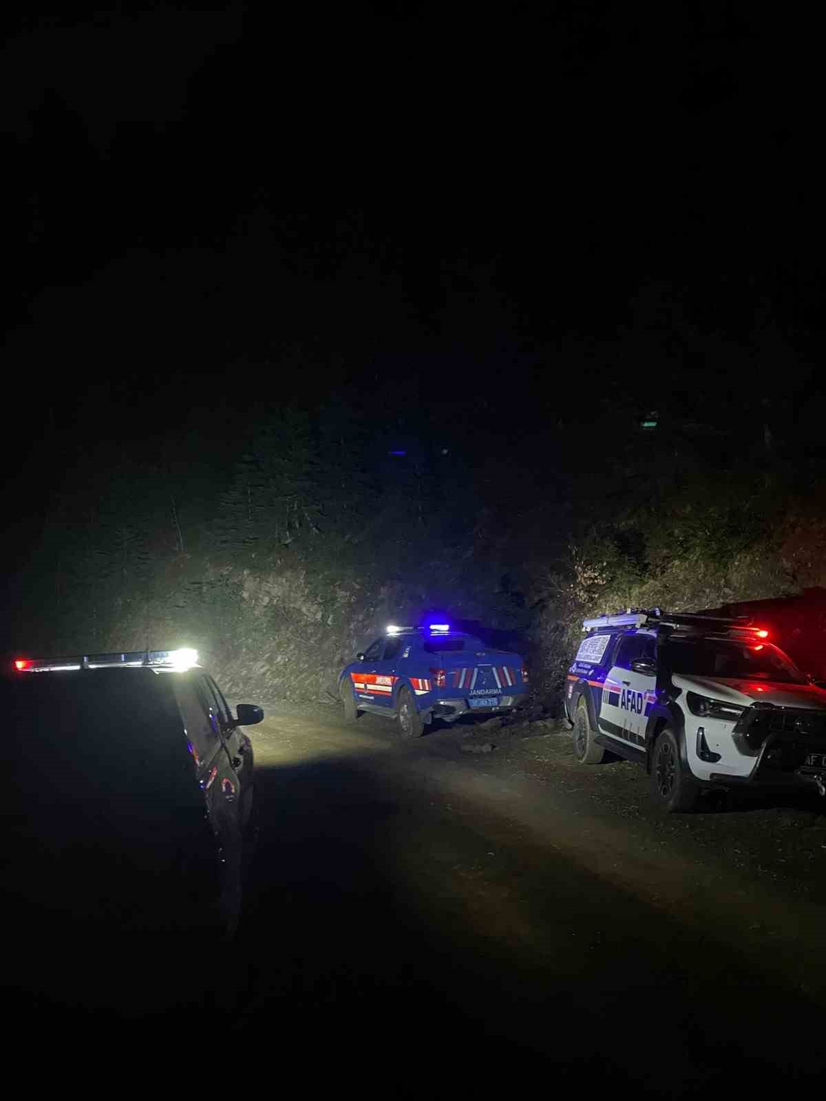 Kastamonu&rsquo;da dağlık alanda u&ccedil;urumdan d&uuml;şen gen&ccedil; i&ccedil;in ekipler seferber oldu
