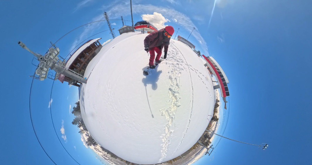 Kars’ta nisanda kar macerası: Zirveye yürüyüp bahar ortasında snowboard yaptılar