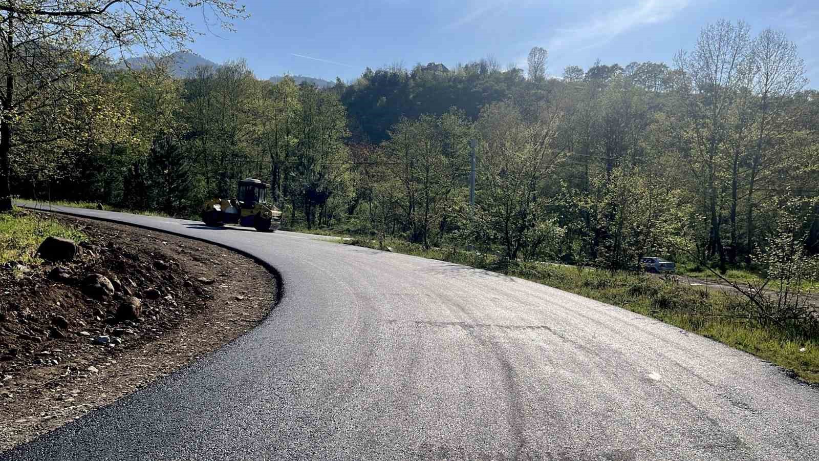 G&ouml;lyaka&rsquo;da 2,7 kilometrelik sıcak asfalt &ccedil;alışması tamamlandı
