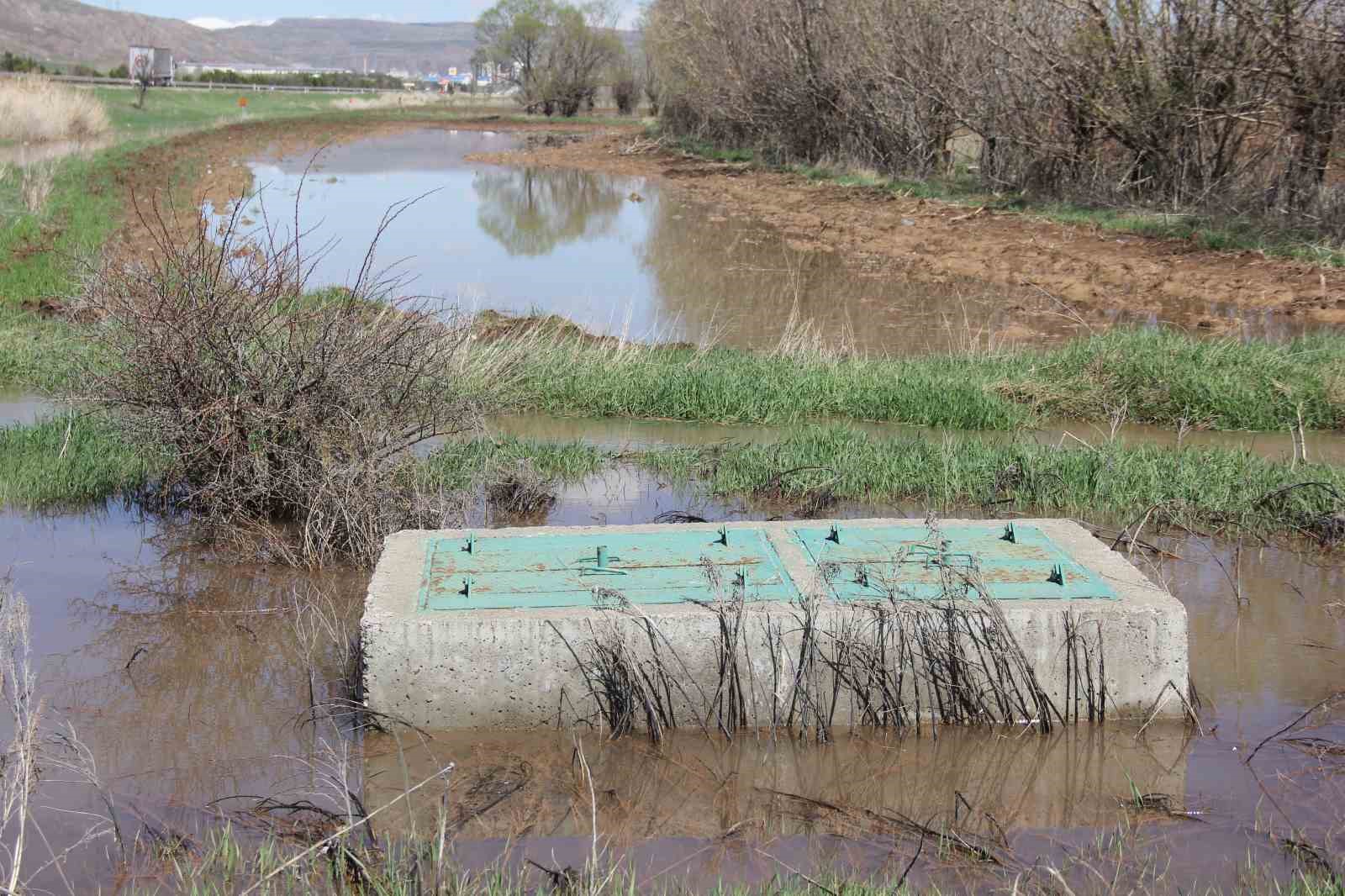 Sular altında kalan tarım arazileri dron ile g&ouml;r&uuml;nt&uuml;lendi
