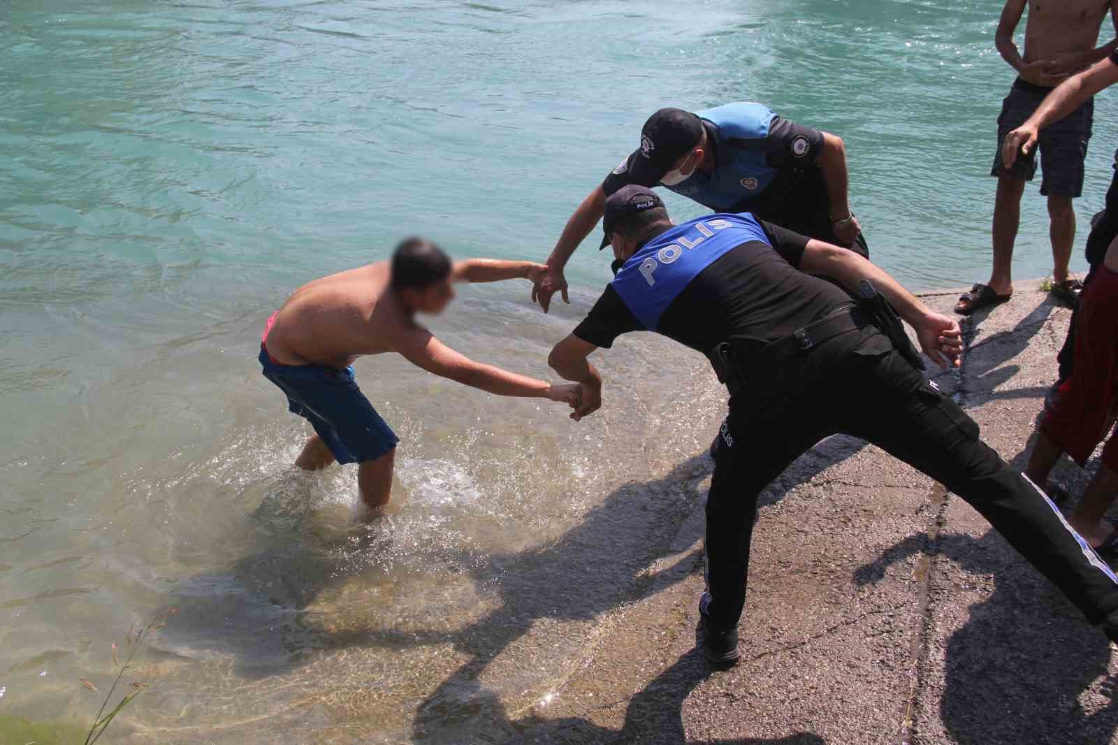 Sıcaklar etkisini artırmadan 3 kişi serinlemek isterken öldü
