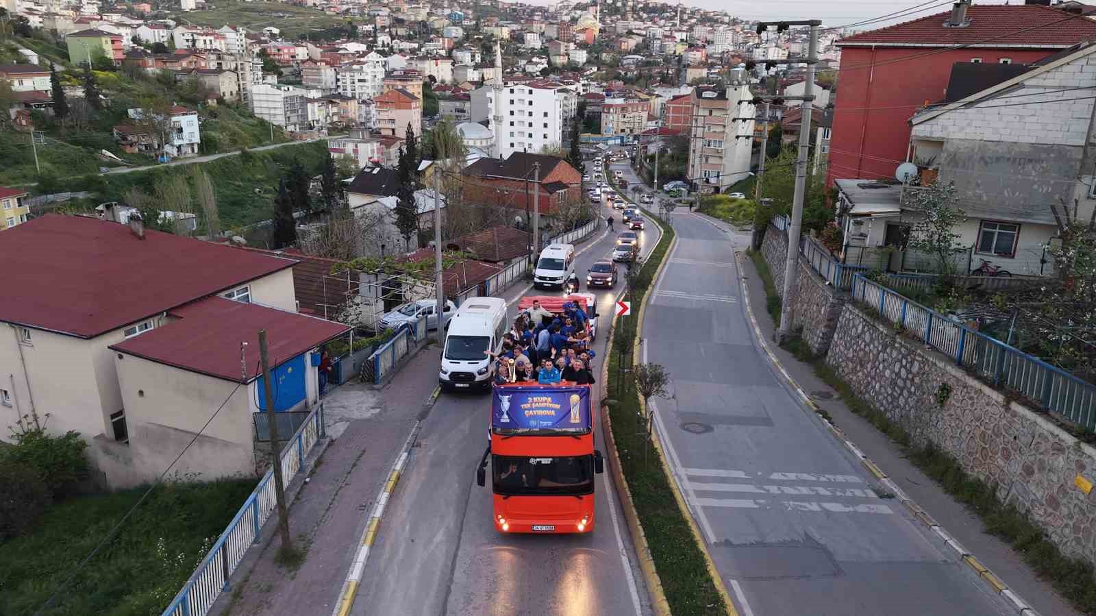Basketbol S&uuml;per Ligi&rsquo;ne y&uuml;kselen &Ccedil;ayırova Belediyesi&rsquo;nde şampiyonluk coşkusu
