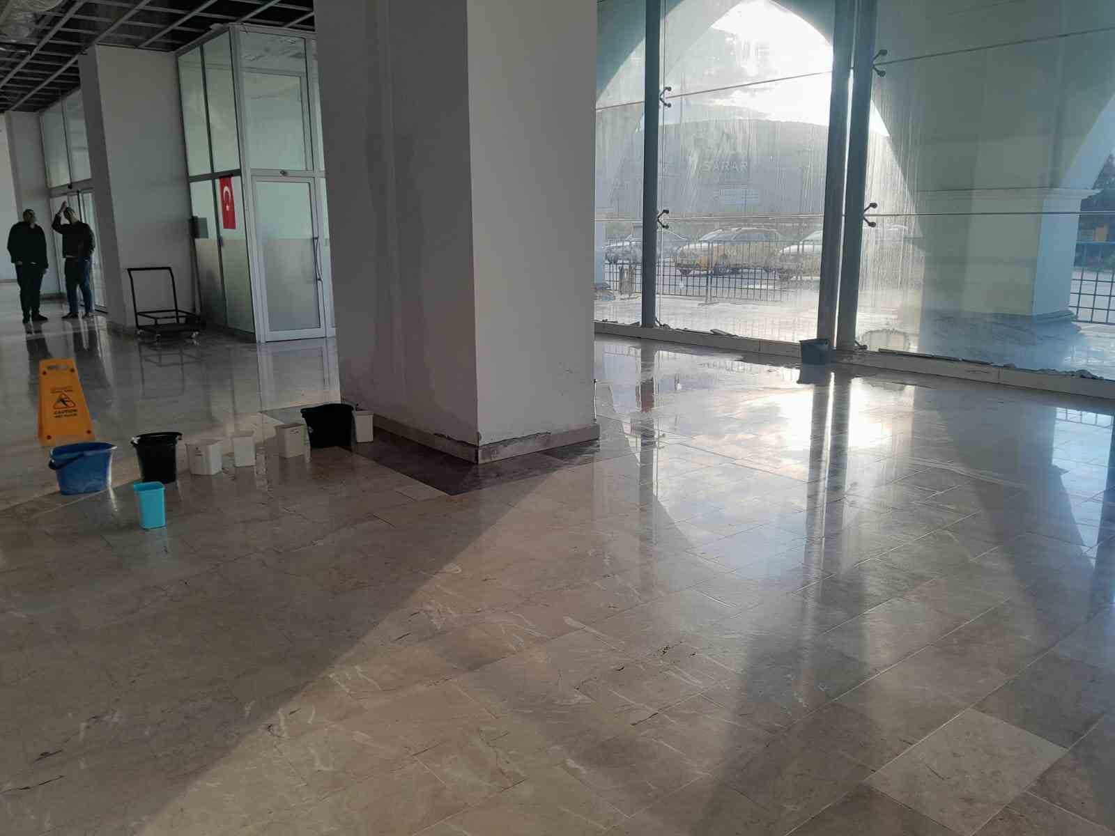 Bilecik Şehirlerarası Otob&uuml;s Terminali hem vatandaşları hem de esnafı canından bezdirdi
