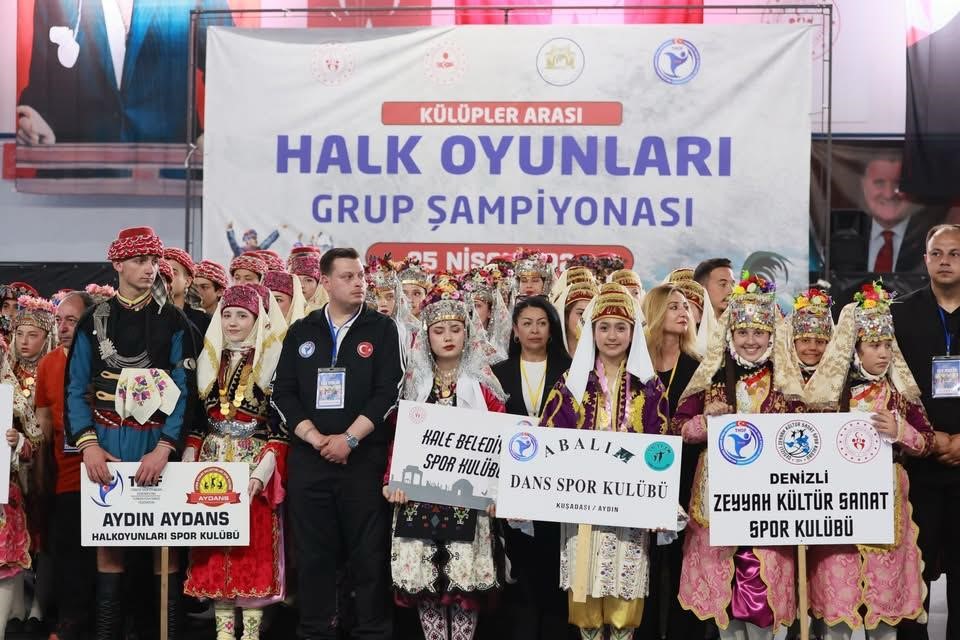 Halk Oyunları Şampiyonası Buldan&rsquo;da renkli g&ouml;r&uuml;nt&uuml;lere sahne oldu
