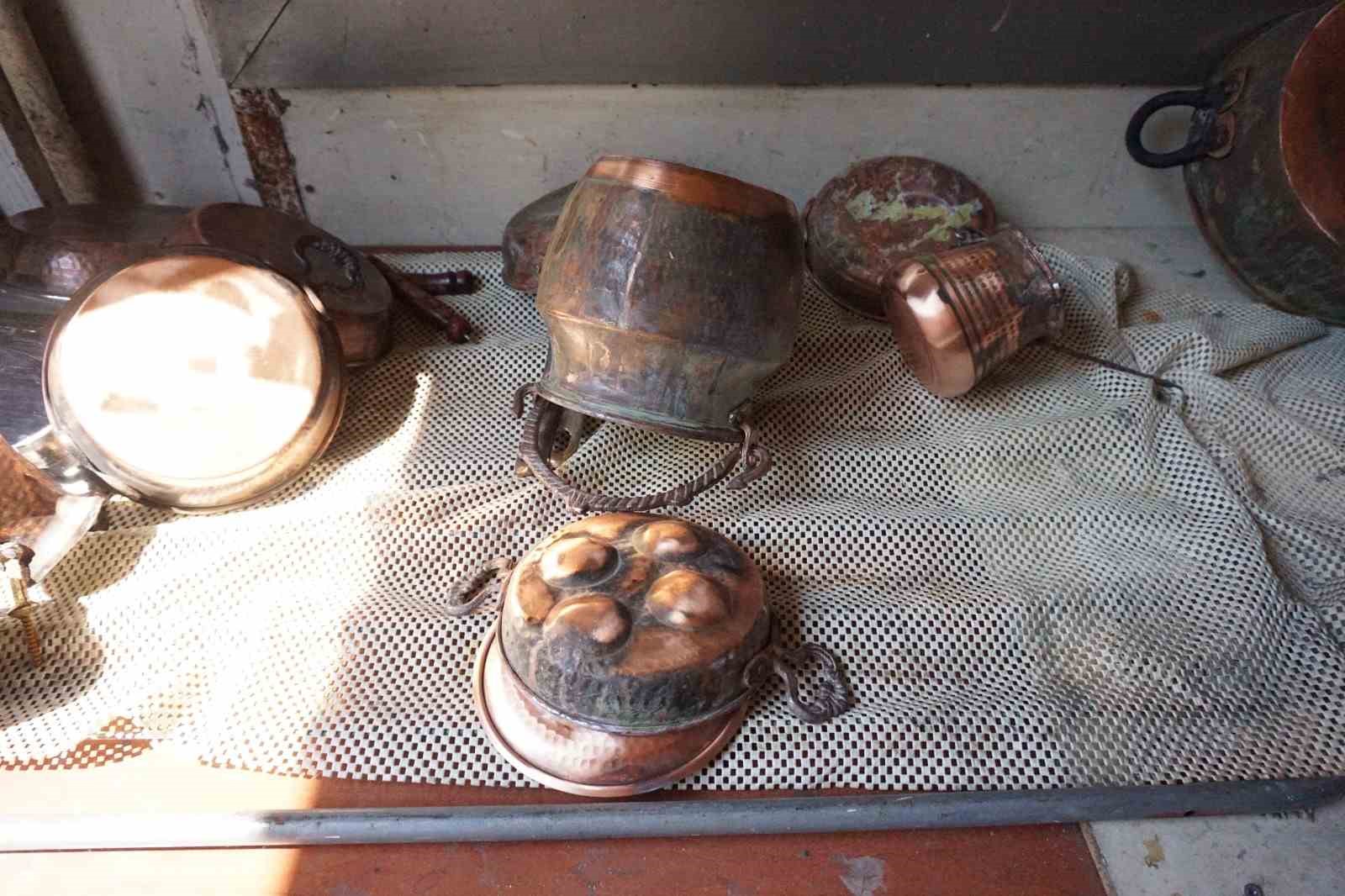 &Uuml;&ccedil; kuşaktır ateşe ve &ouml;rse hayat veren kalaycı ailesi mesleğin geleceğinden endişeli
