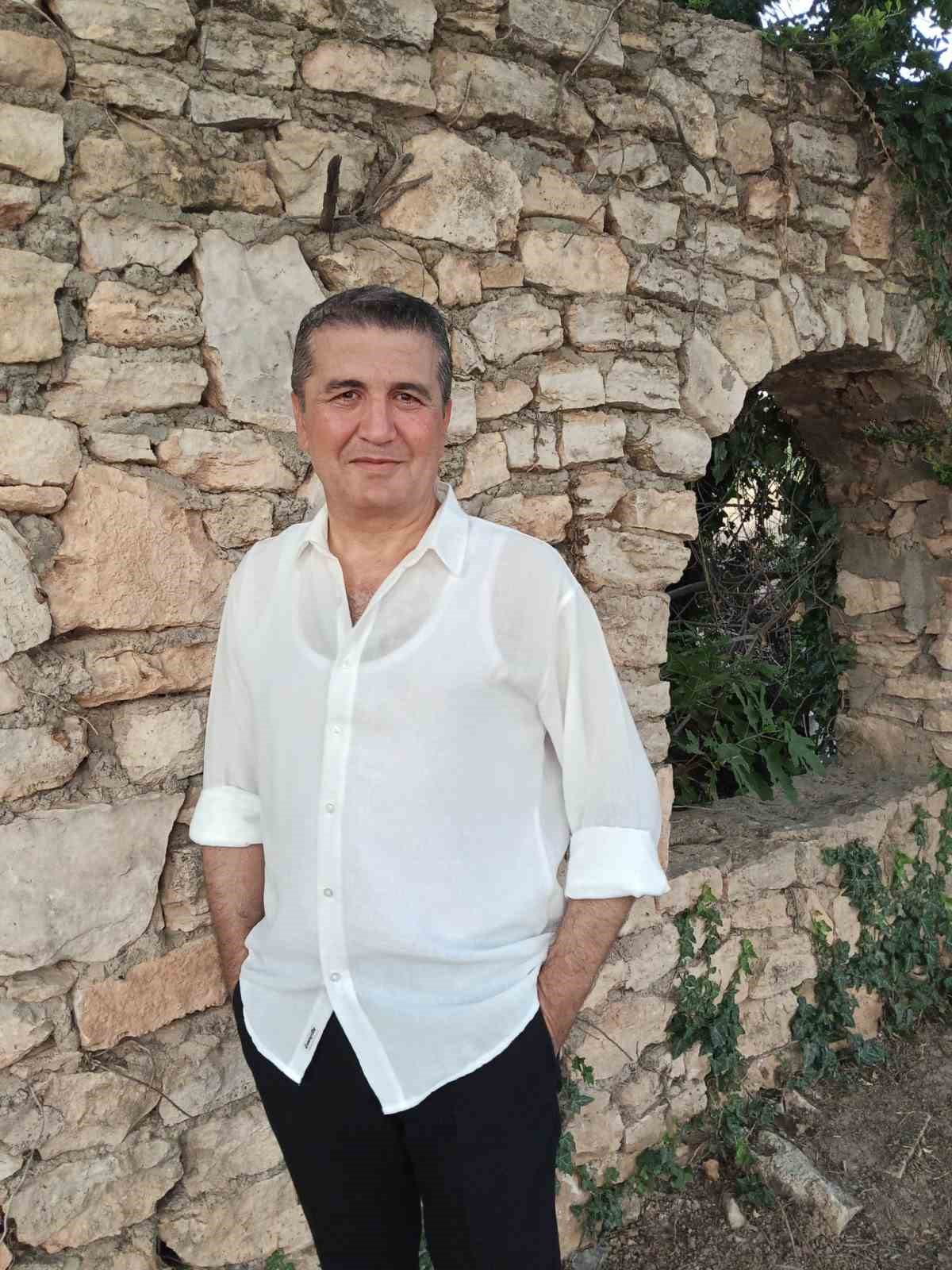 Otob&uuml;ste kalbi duran yolcu yaşam savaşını kaybetti
