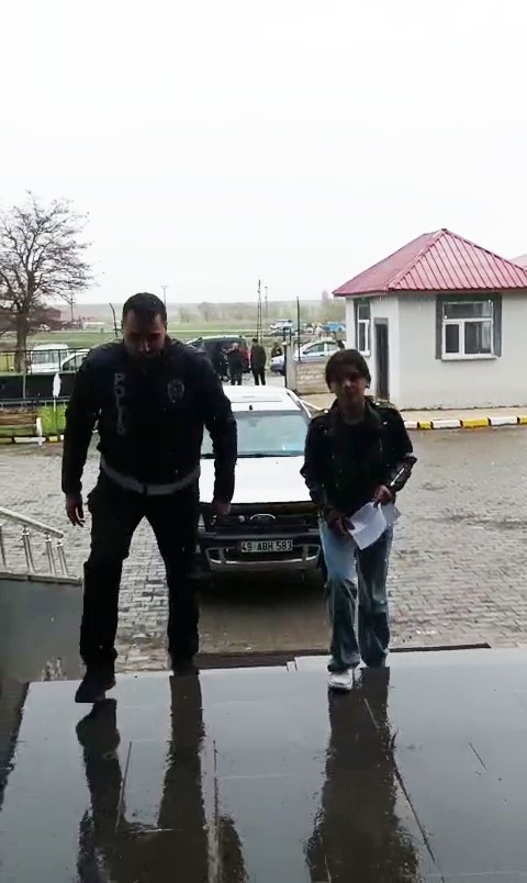 Bulanık&rsquo;ta kimliğini unutan &ouml;ğrenciye polis desteği
