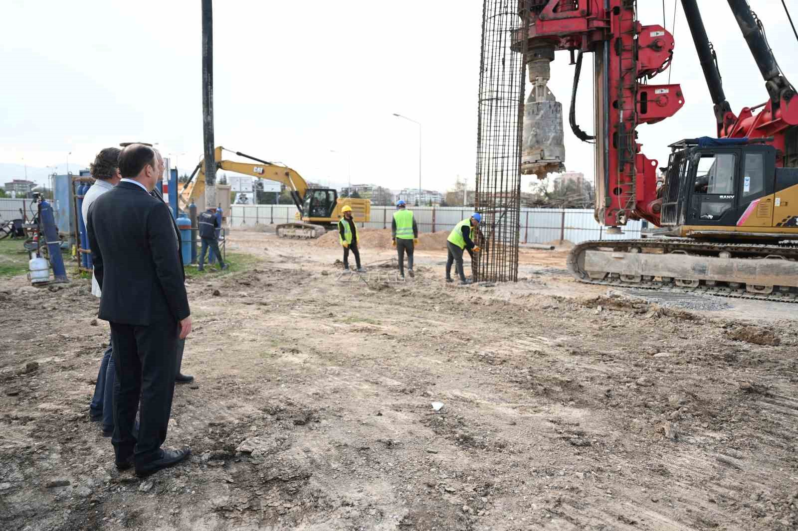 Başkan Altay: "Otogar kavşağında kara yolunu ve raylı sistemi &uuml;ste alacak bir k&ouml;pr&uuml;l&uuml; kavşak &ccedil;alışması y&uuml;r&uuml;t&uuml;yoruz"
