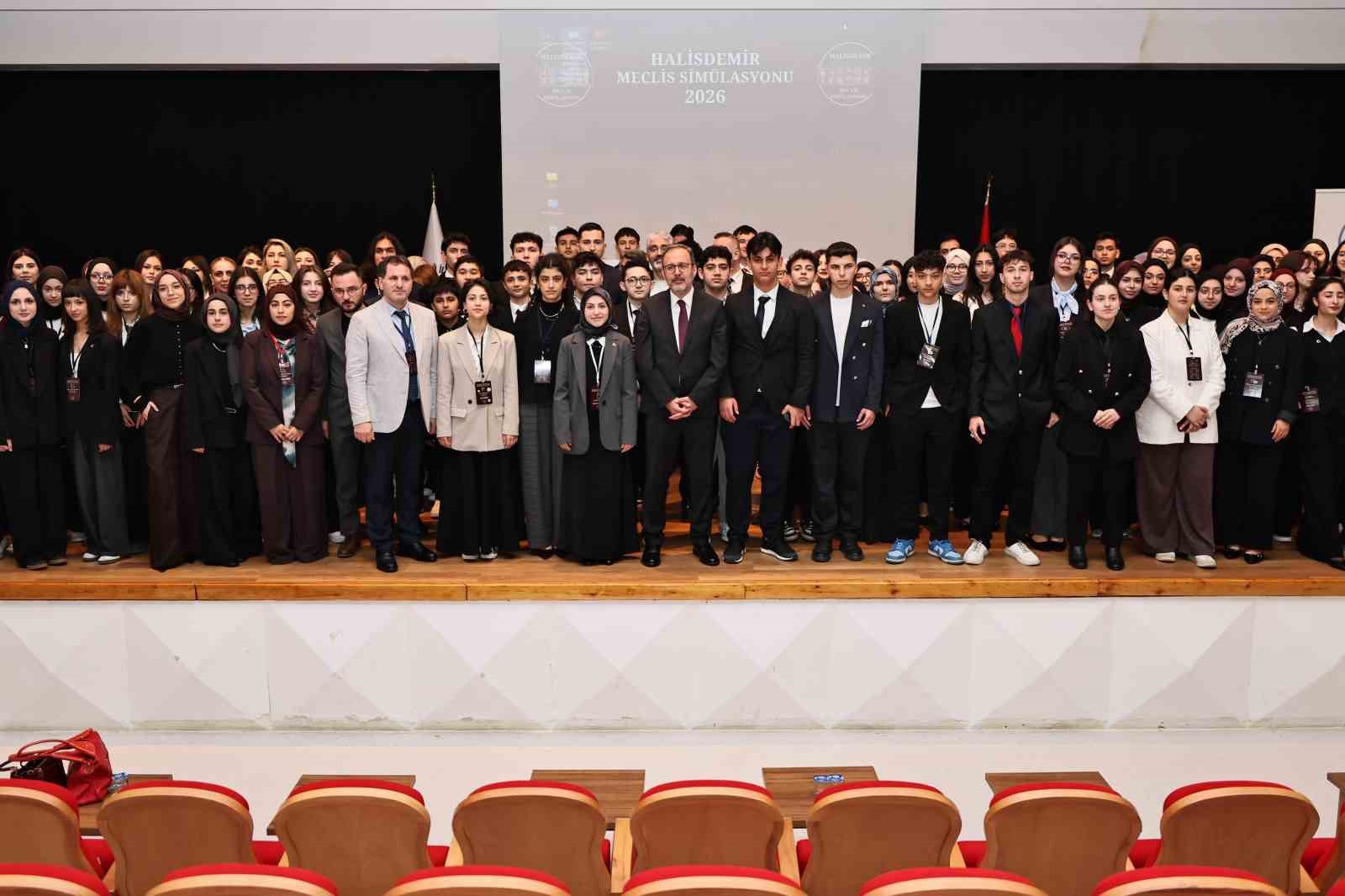 Kasapoğlu: "Demokrasi; fikrin, s&ouml;z&uuml;n ve d&uuml;ş&uuml;ncenin ağırlığına duyulan saygıdır"
