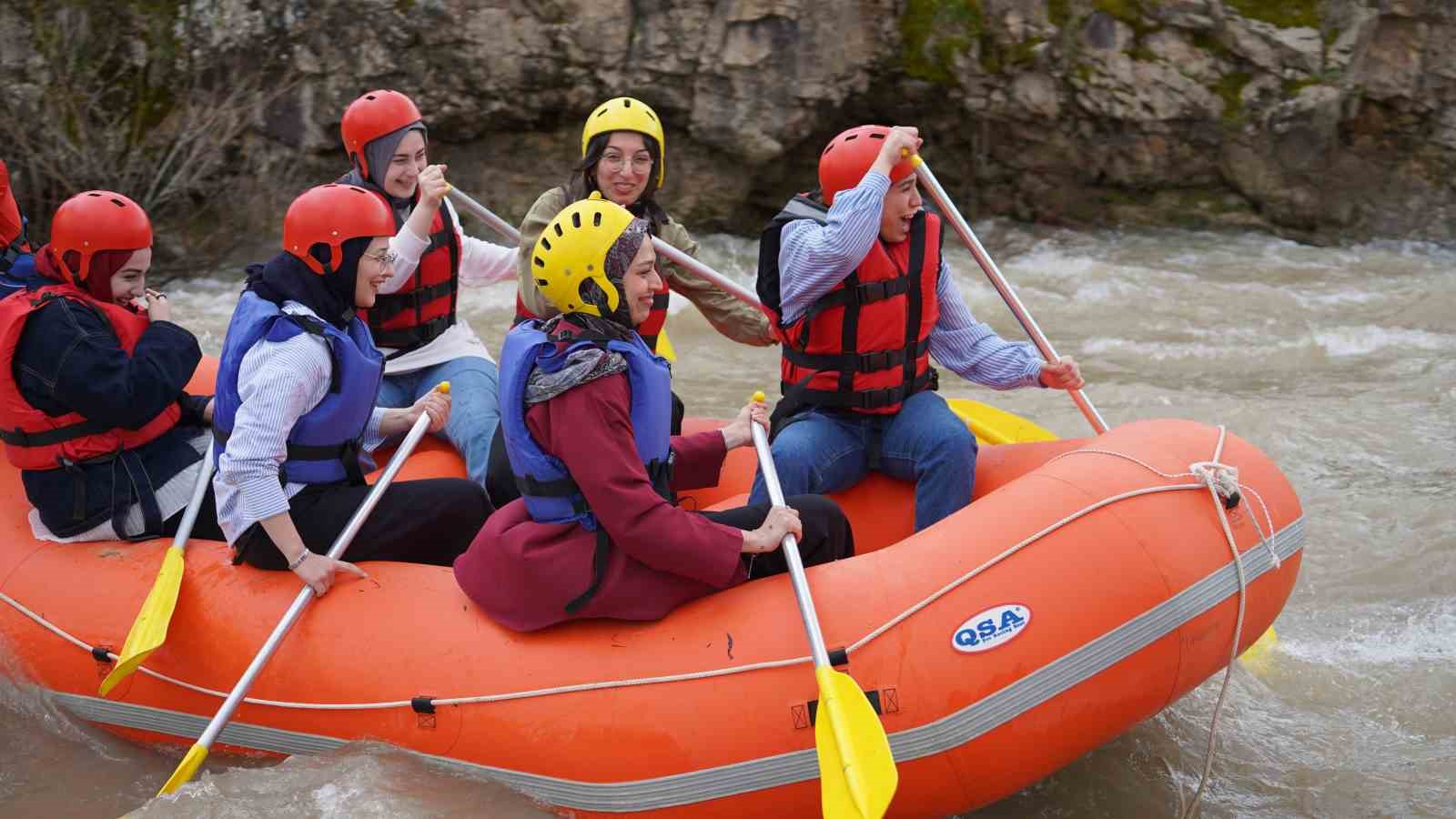G&uuml;m&uuml;şhane&rsquo;de Kelkit &Ccedil;ayı&rsquo;nda rafting heyecanı
