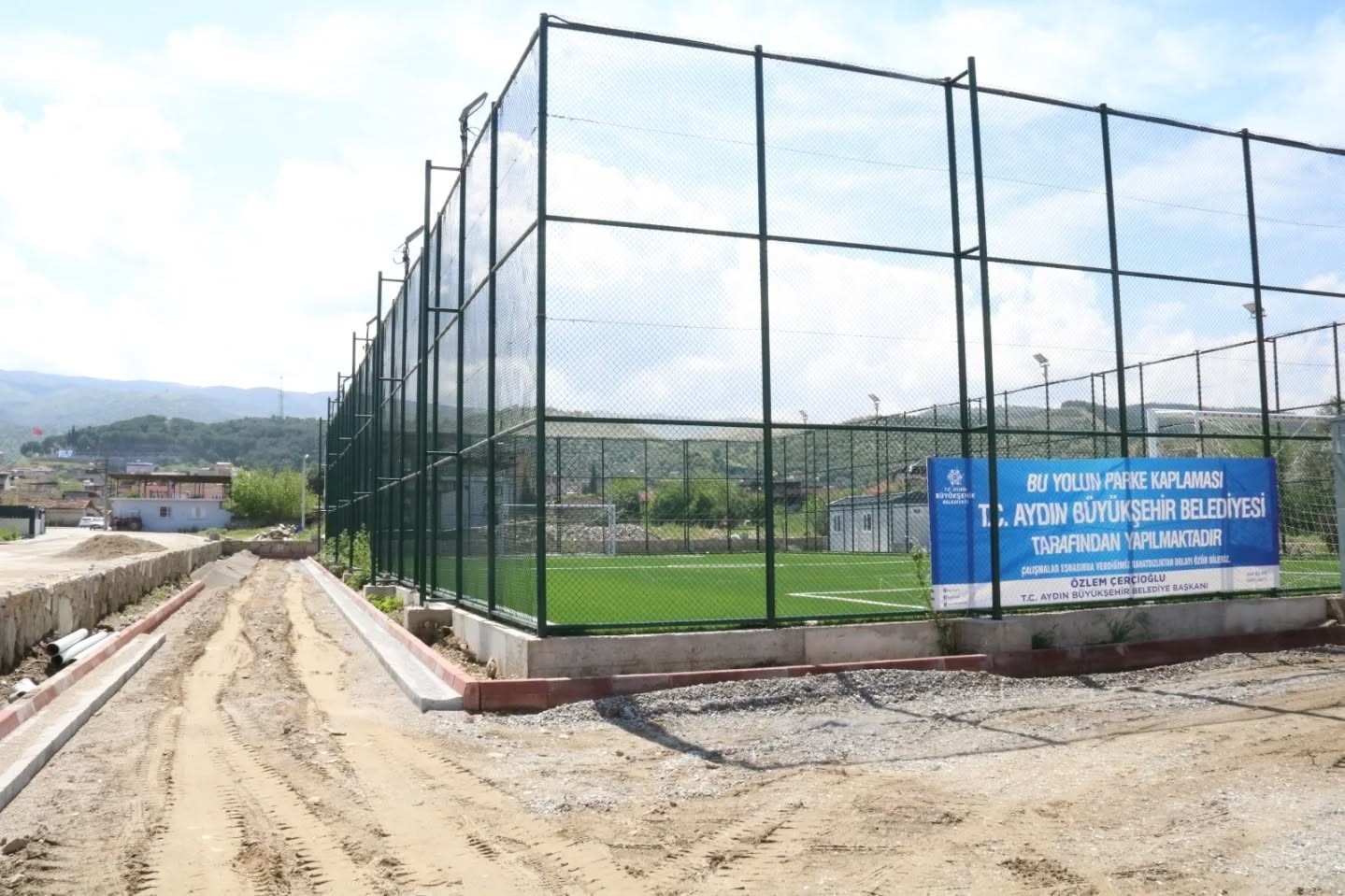 Yenipazar&rsquo;da bozulan ve yıpranan parke taşları yenileniyor
