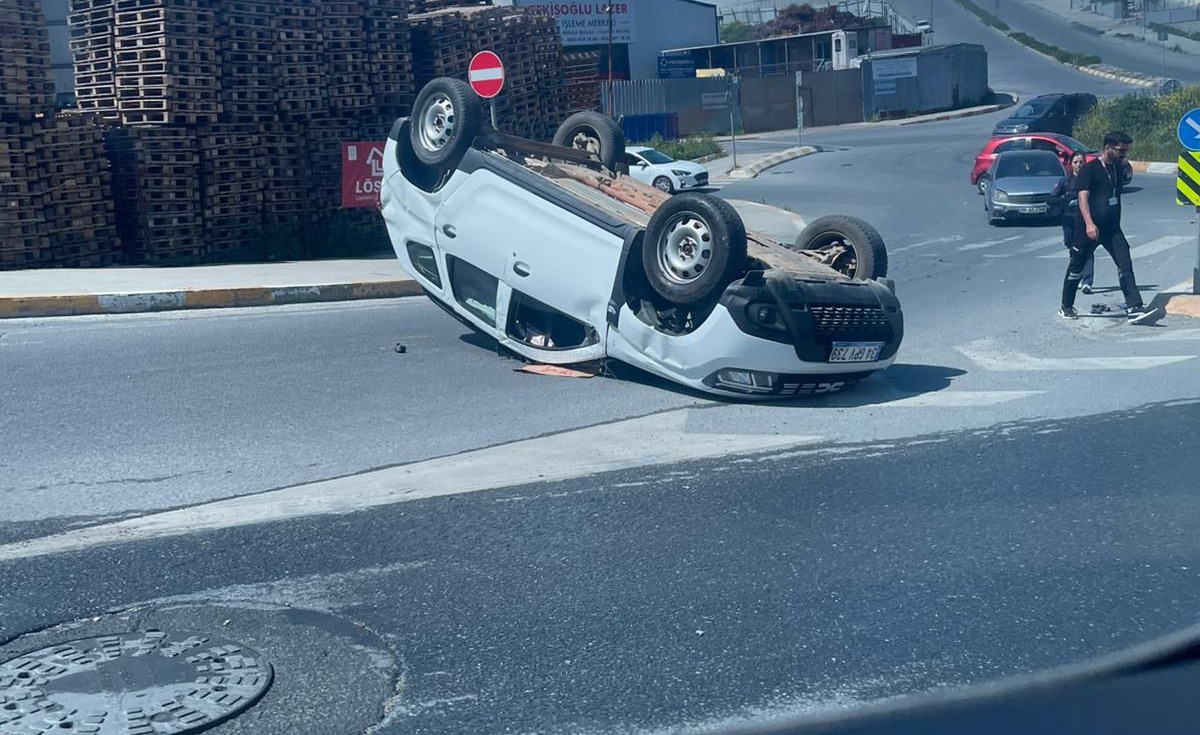 Esenyurt&rsquo;ta kazaya karışan otomobil takla attı
