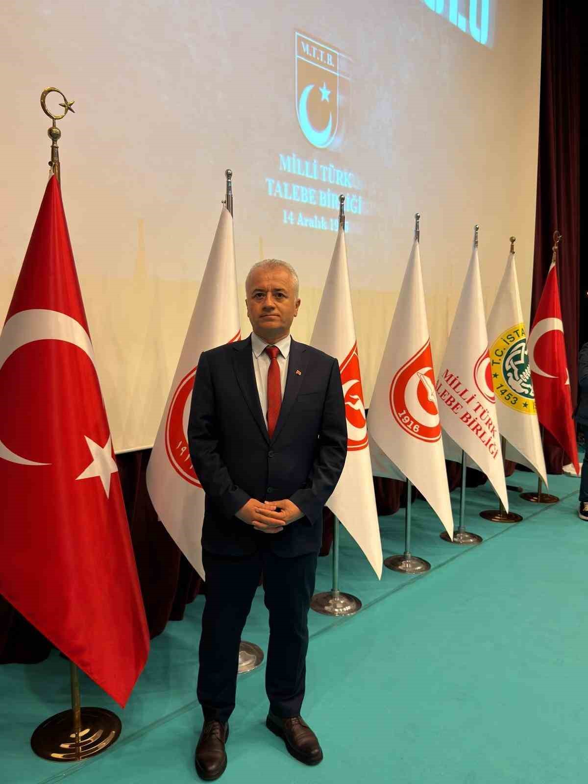 &Ouml;zk&ouml;se: "Gen&ccedil;ler i&ccedil;in siyaset eğitimi &ouml;nemli"
