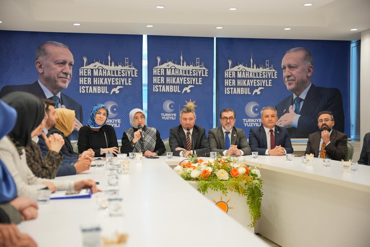 AK Parti İstanbul Milletvekilleri, cuma g&uuml;nleri sahaya inerek vatandaşlarla buluşuyor
