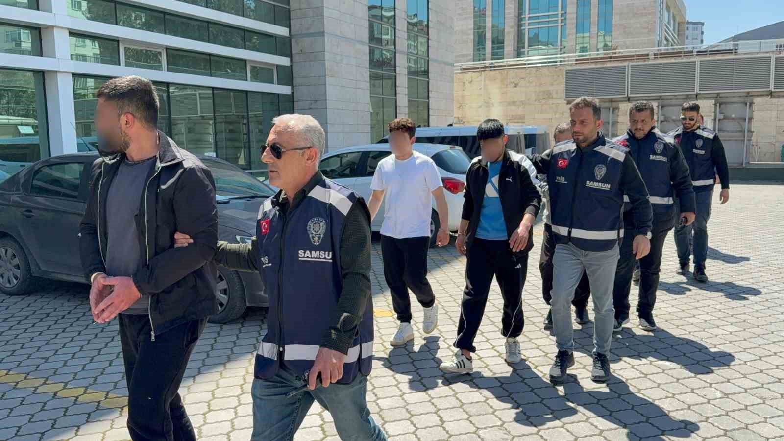 Bodrum katta dehşet: Konuşmak için çağırdıkları genci darp edip gasp ettiler - iha.com.tr