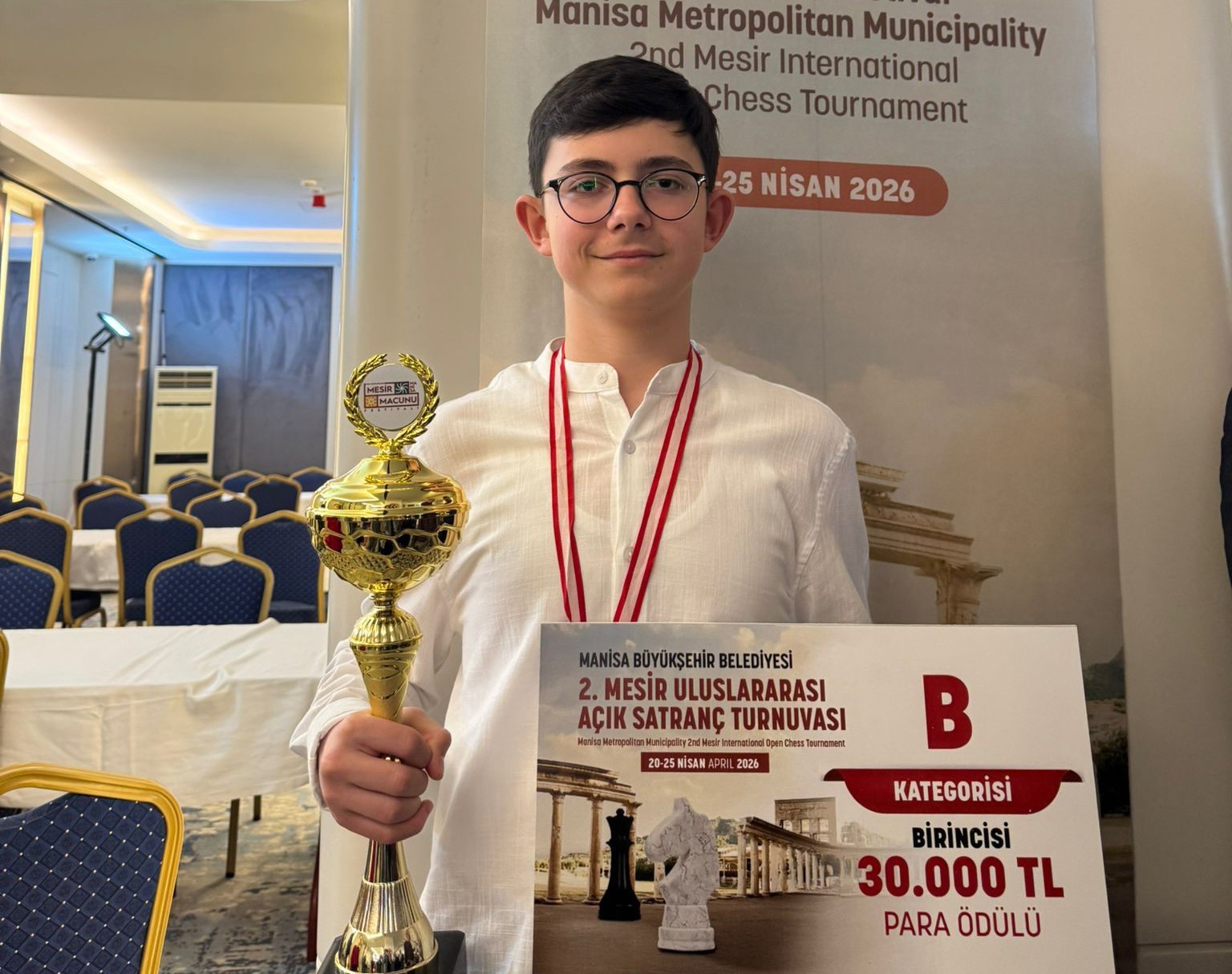 Çeşme Belediyesporlu Ali Arda Eracar’dan, Satranç Turnuvası’nda şampiyonluk