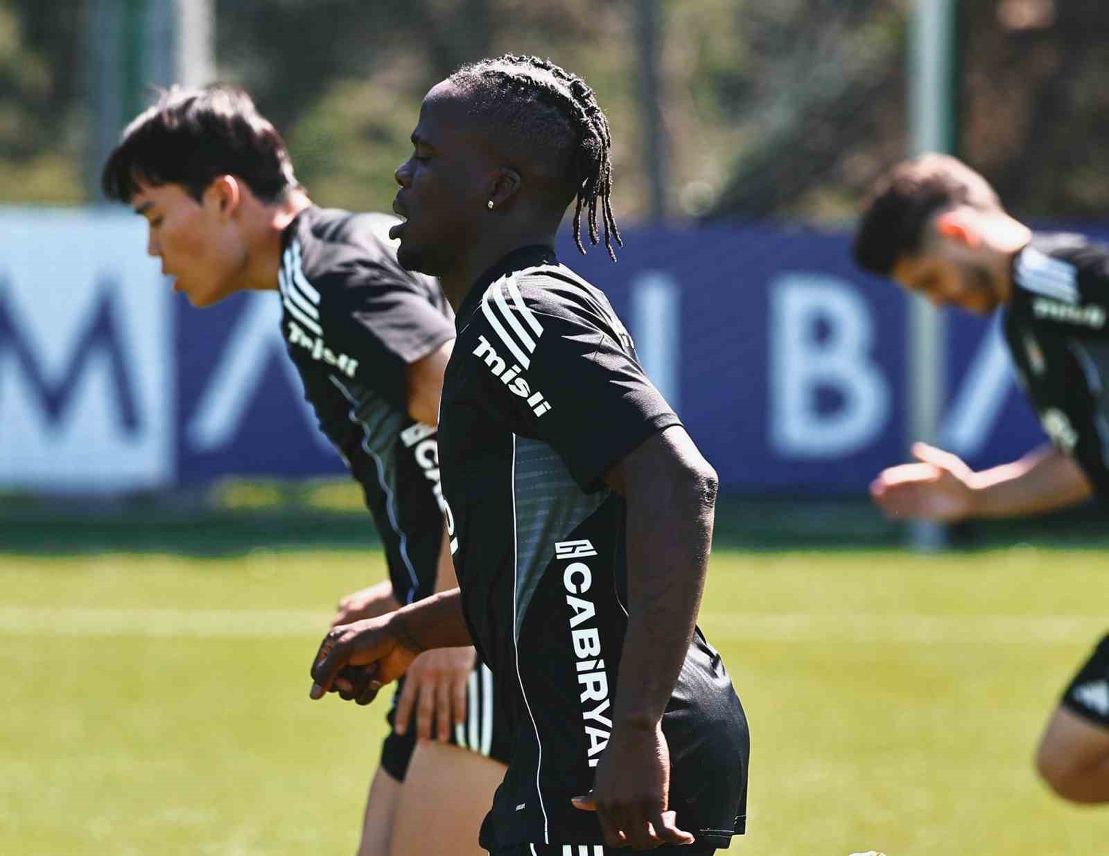 Beşiktaş, Fatih Karag&uuml;mr&uuml;k ma&ccedil;ı hazırlıklarını tamamladı
