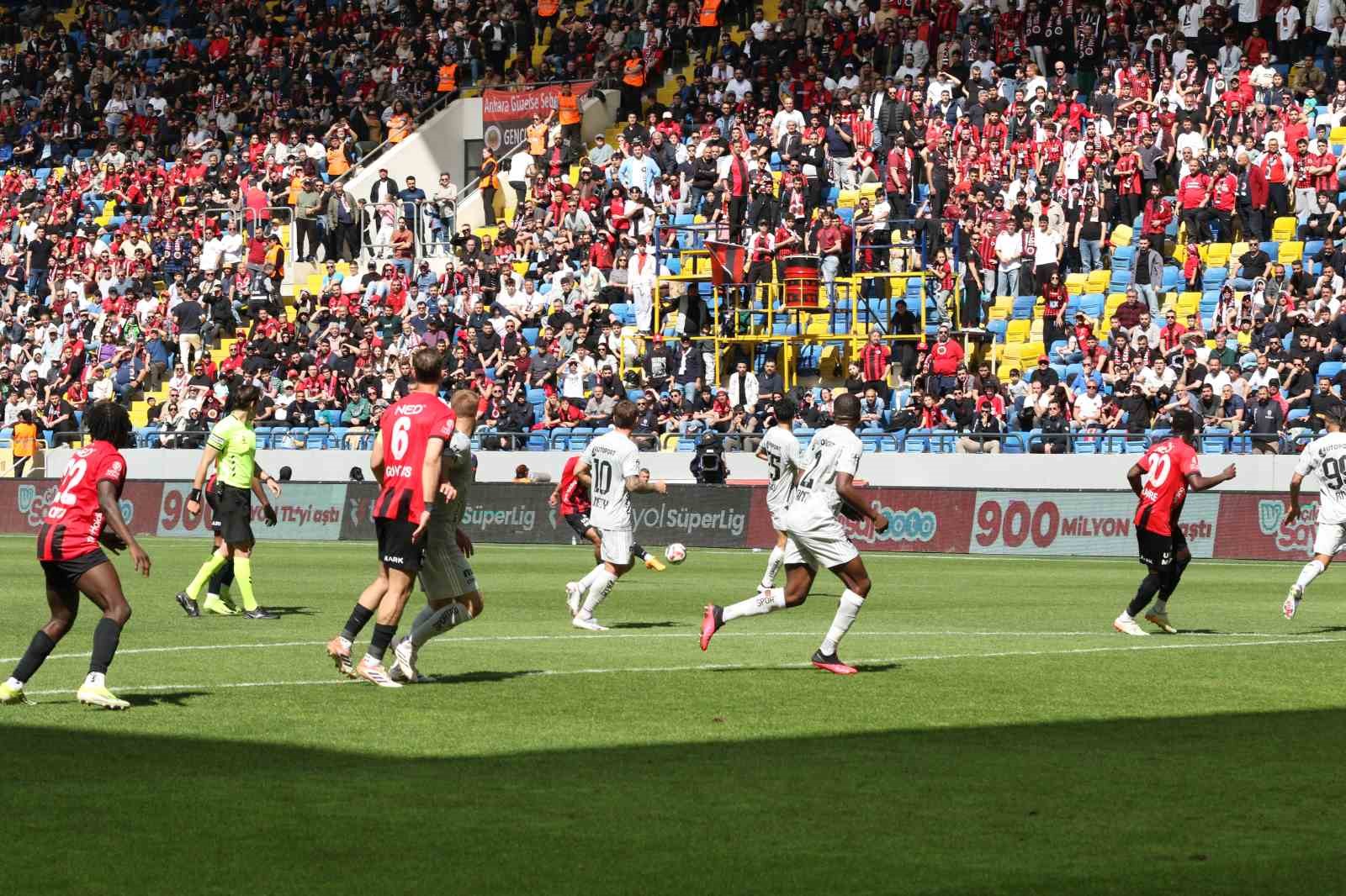 Trendyol S&uuml;per Lig: Gen&ccedil;lerbirliği: 1 - Kocaelispor: 0 (İlk yarı)
