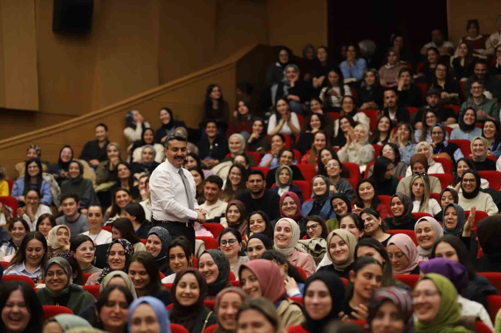 Mesleki tecr&uuml;belerini aday &ouml;ğretmenlerle paylaştı
