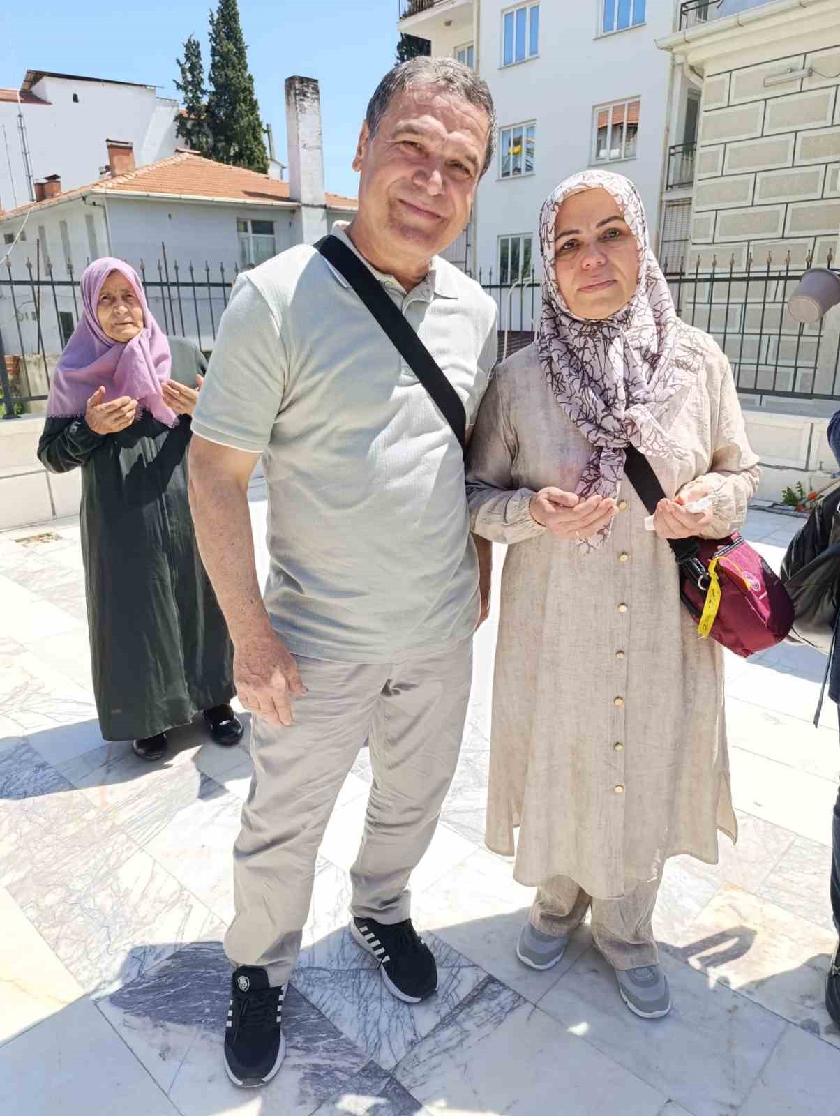 Selendi&rsquo;de hacı adayları dualarla uğurlandı
