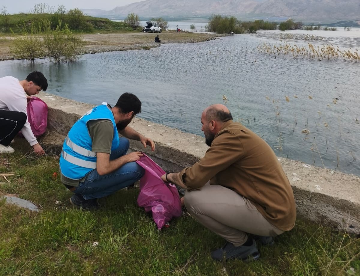 Avrasya Federasyonu&rsquo;ndan Kale Salkımlı&rsquo;da kıyı temizliği

