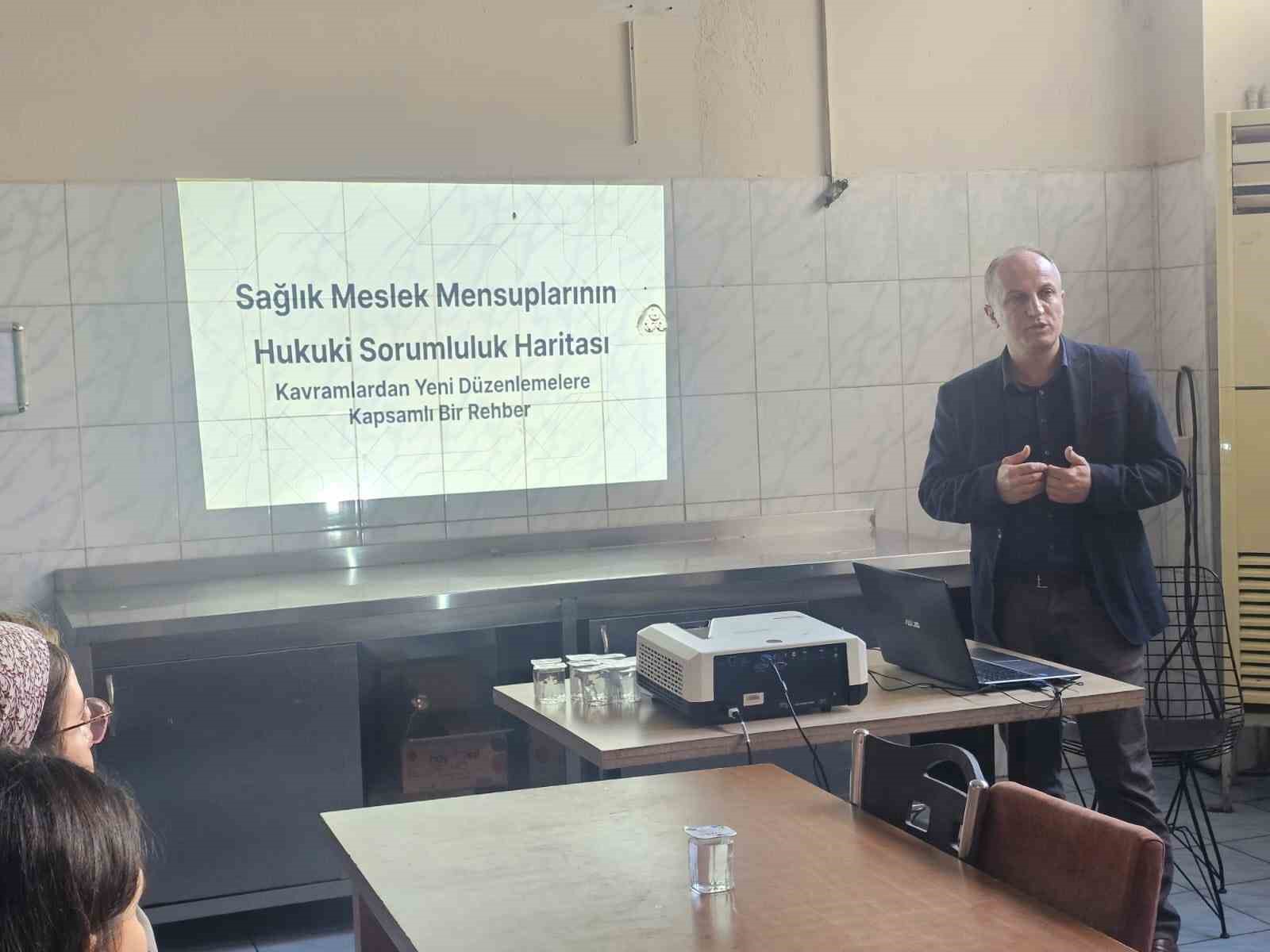 Atat&uuml;rk Devlet Hastanesi&rsquo;nde sağlık &ccedil;alışanlarına hukuki eğitim
